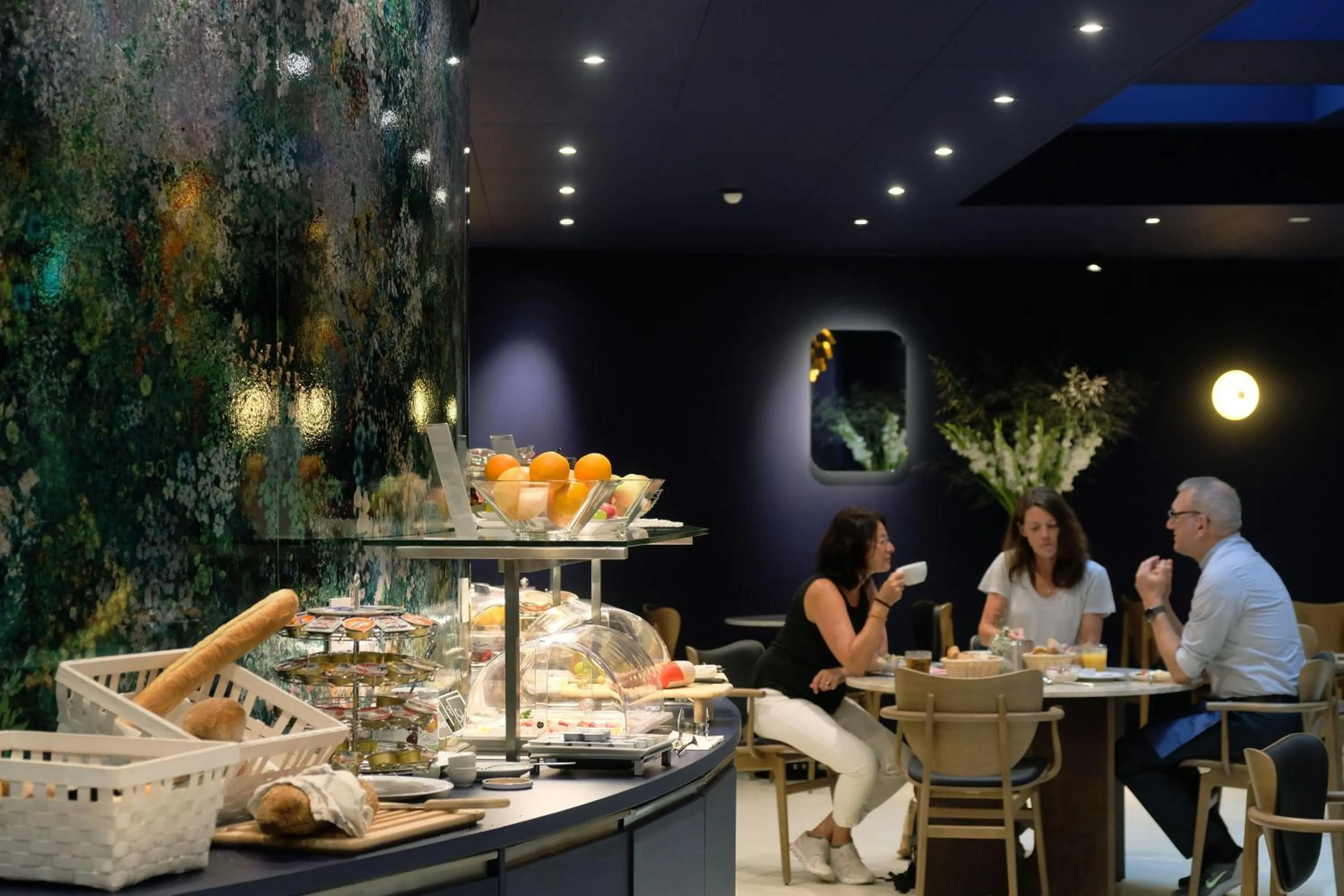 Buffet breakfast in Hotel Eastside (free parking garage)