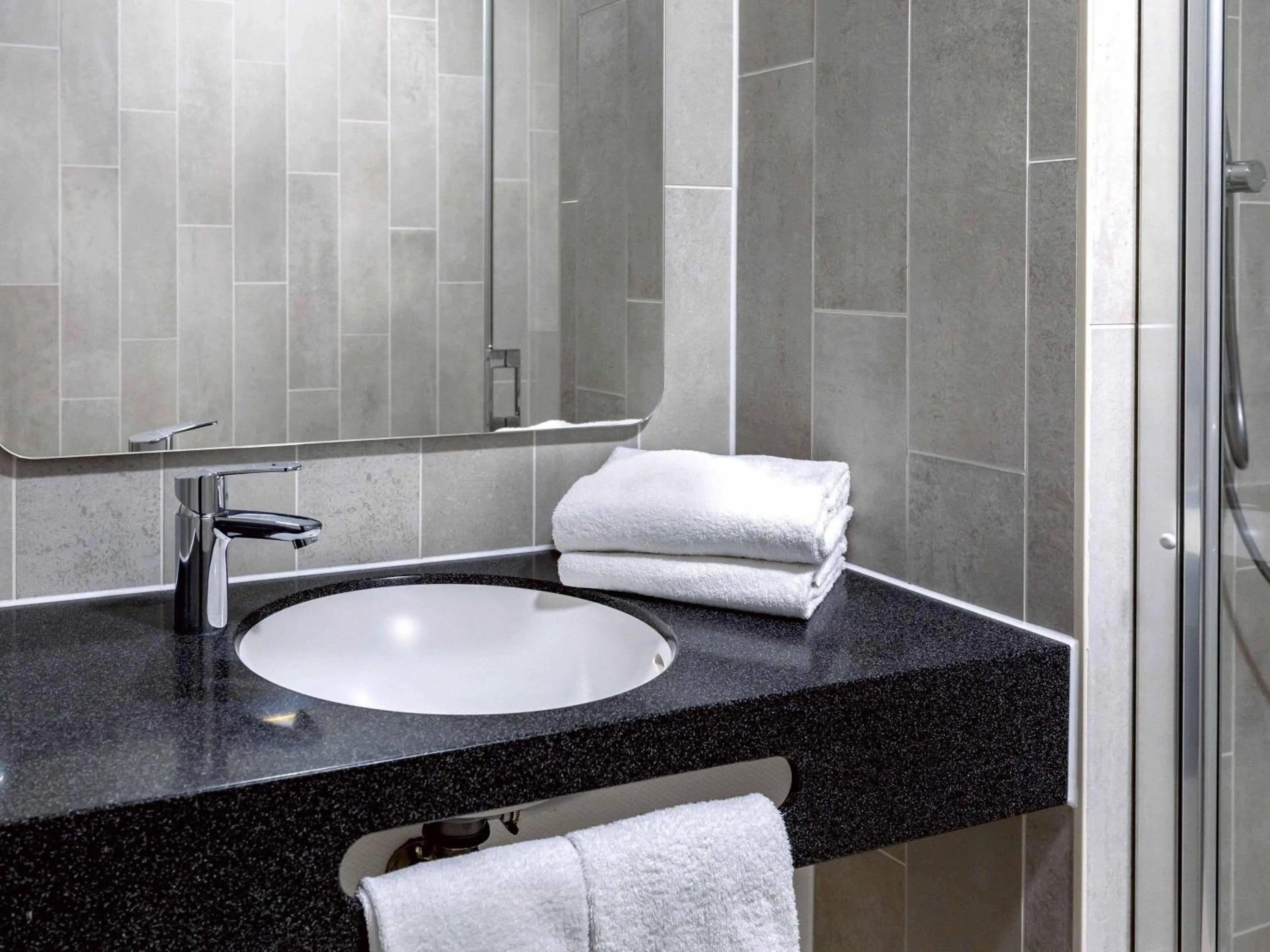 Shower in B&B Hotel Aachen-City