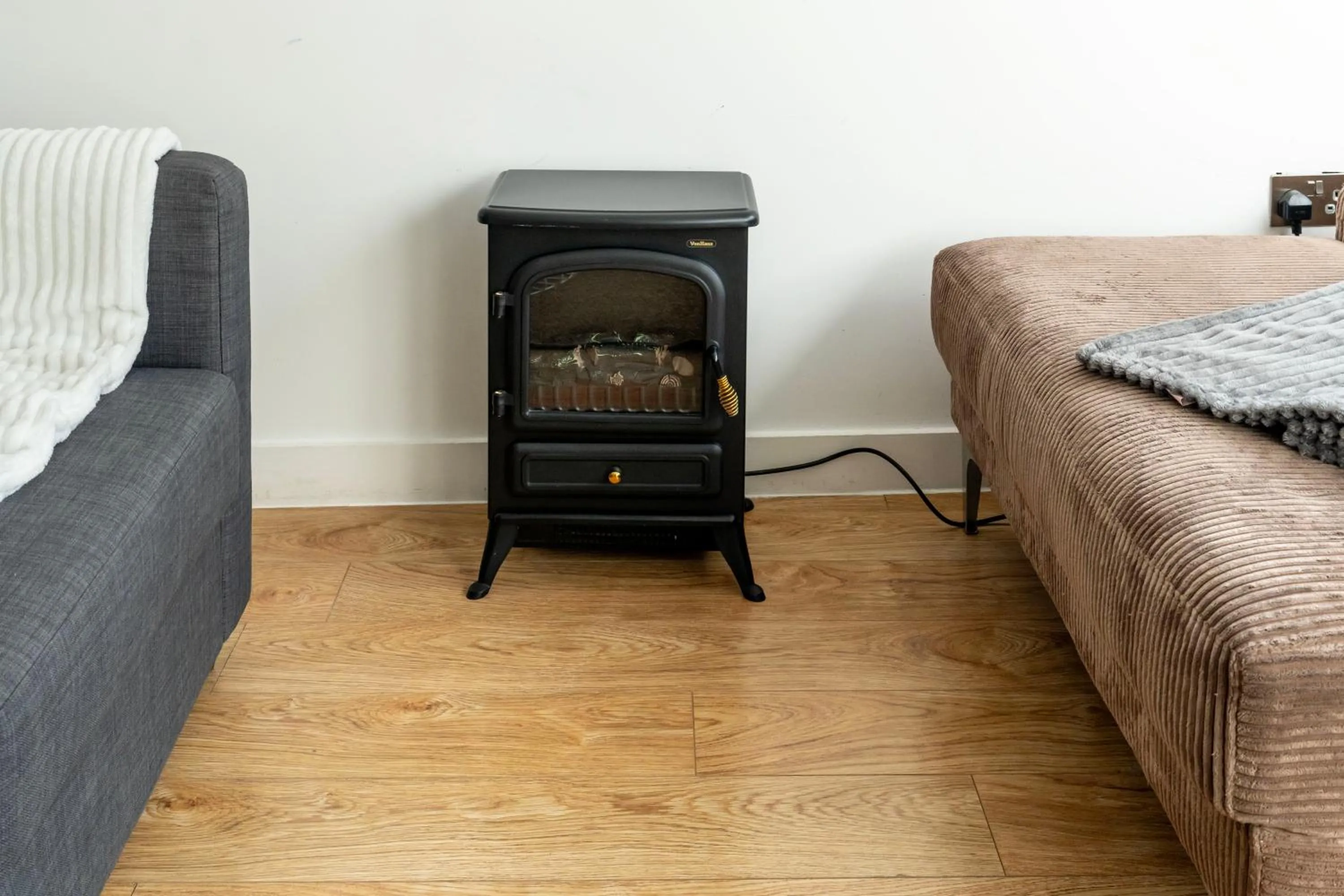 flat iron, Bed in Shoreditch Apartments by PrimeCityHosts