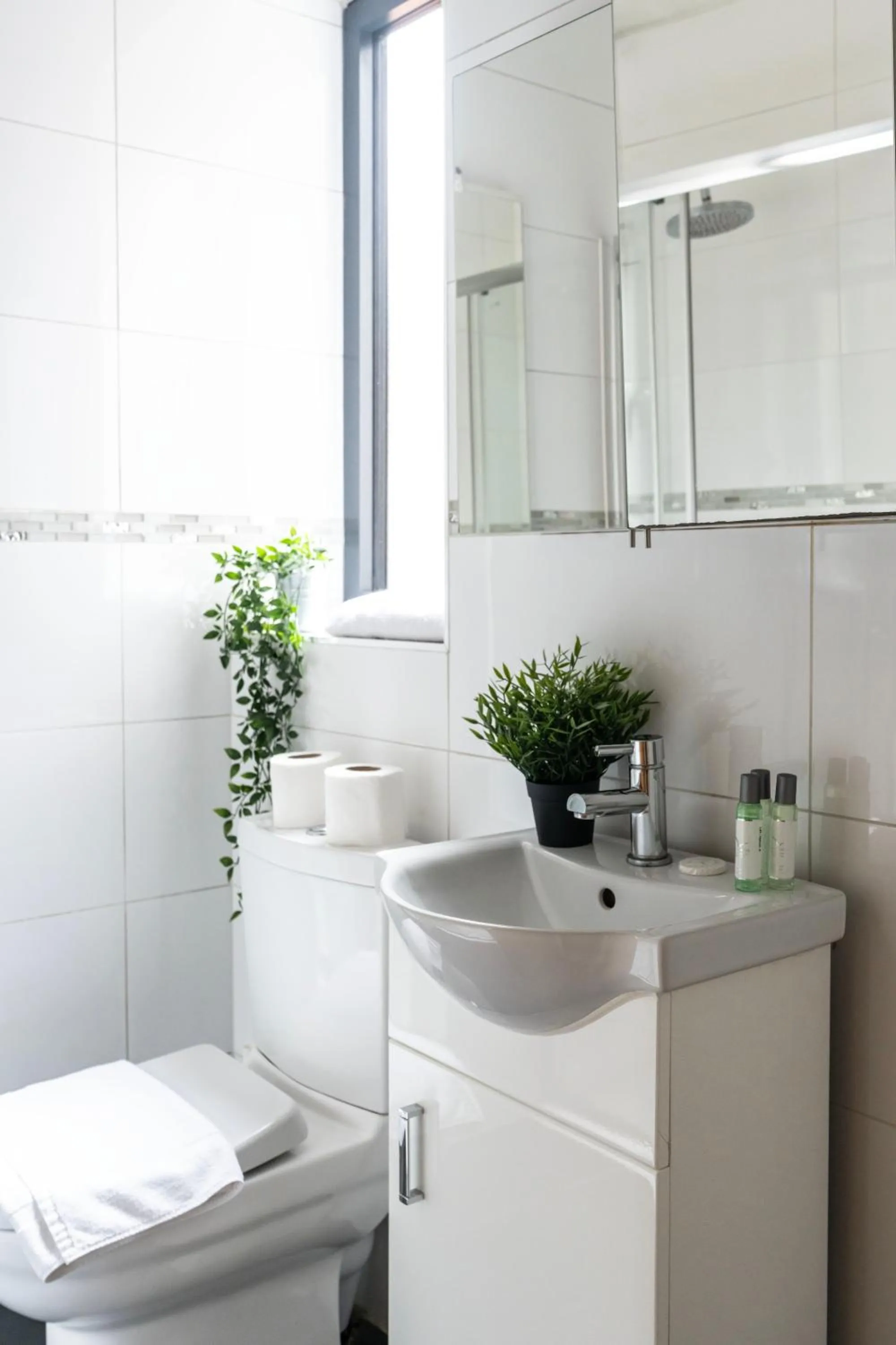 Bathroom in Shoreditch Apartments by PrimeCityHosts