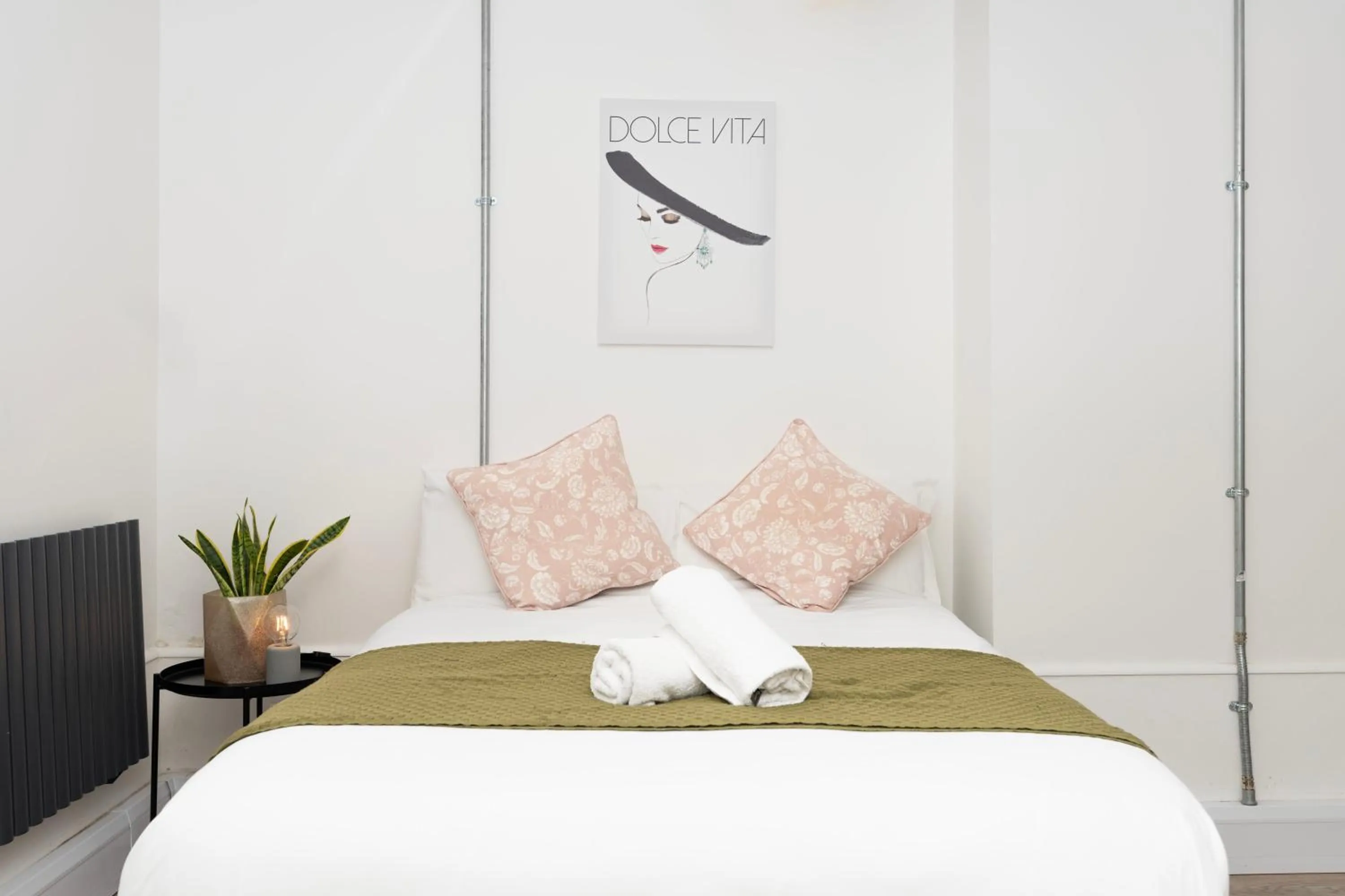 Bed in Shoreditch Apartments by PrimeCityHosts