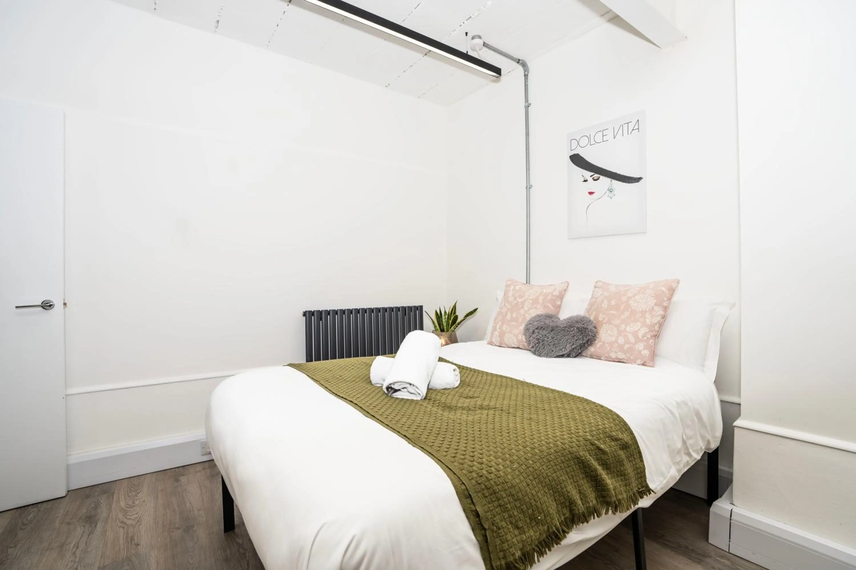 Bed in Shoreditch Apartments by PrimeCityHosts