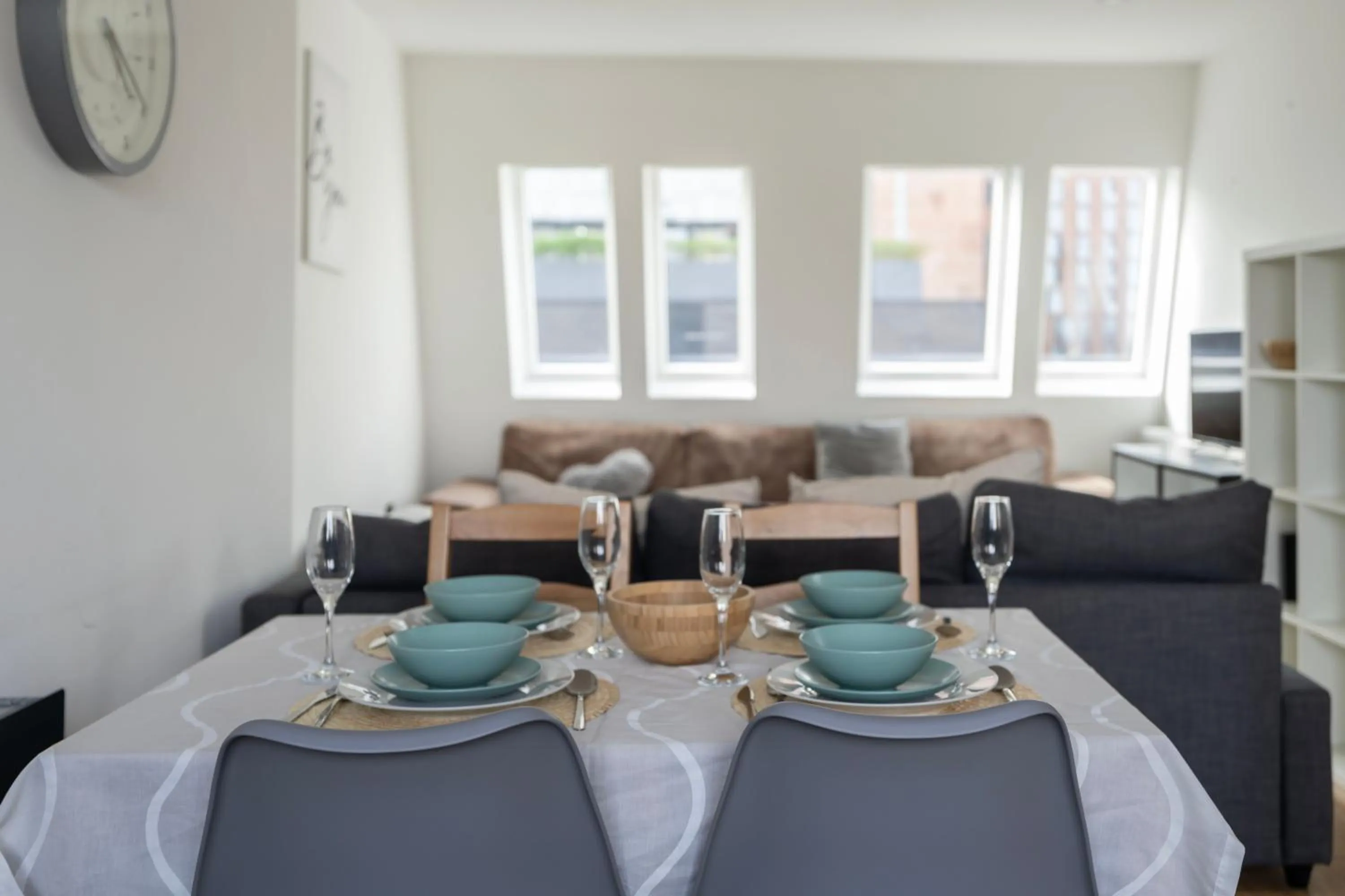 Dining area in Shoreditch Apartments by PrimeCityHosts