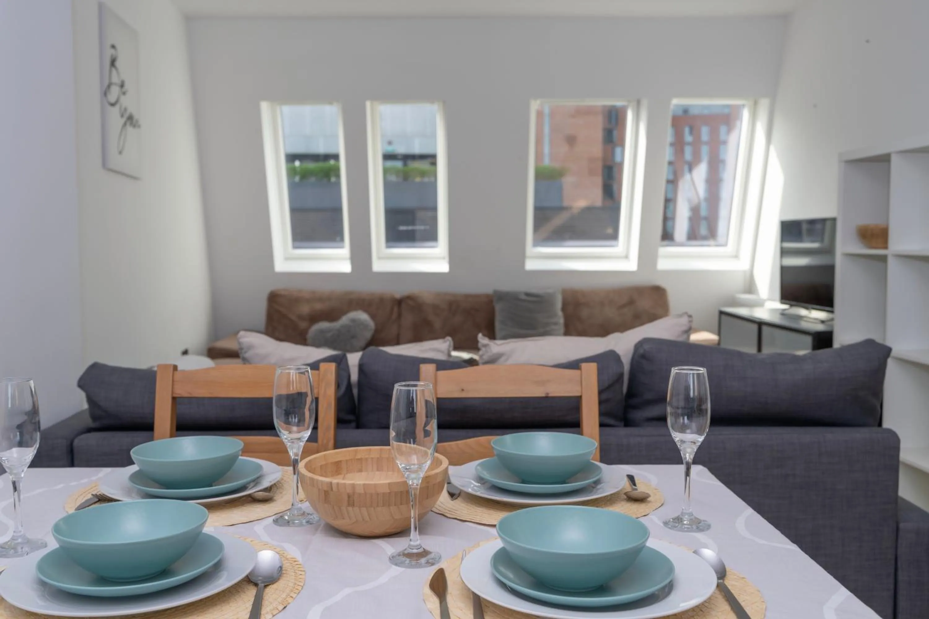 Dining area in Shoreditch Apartments by PrimeCityHosts