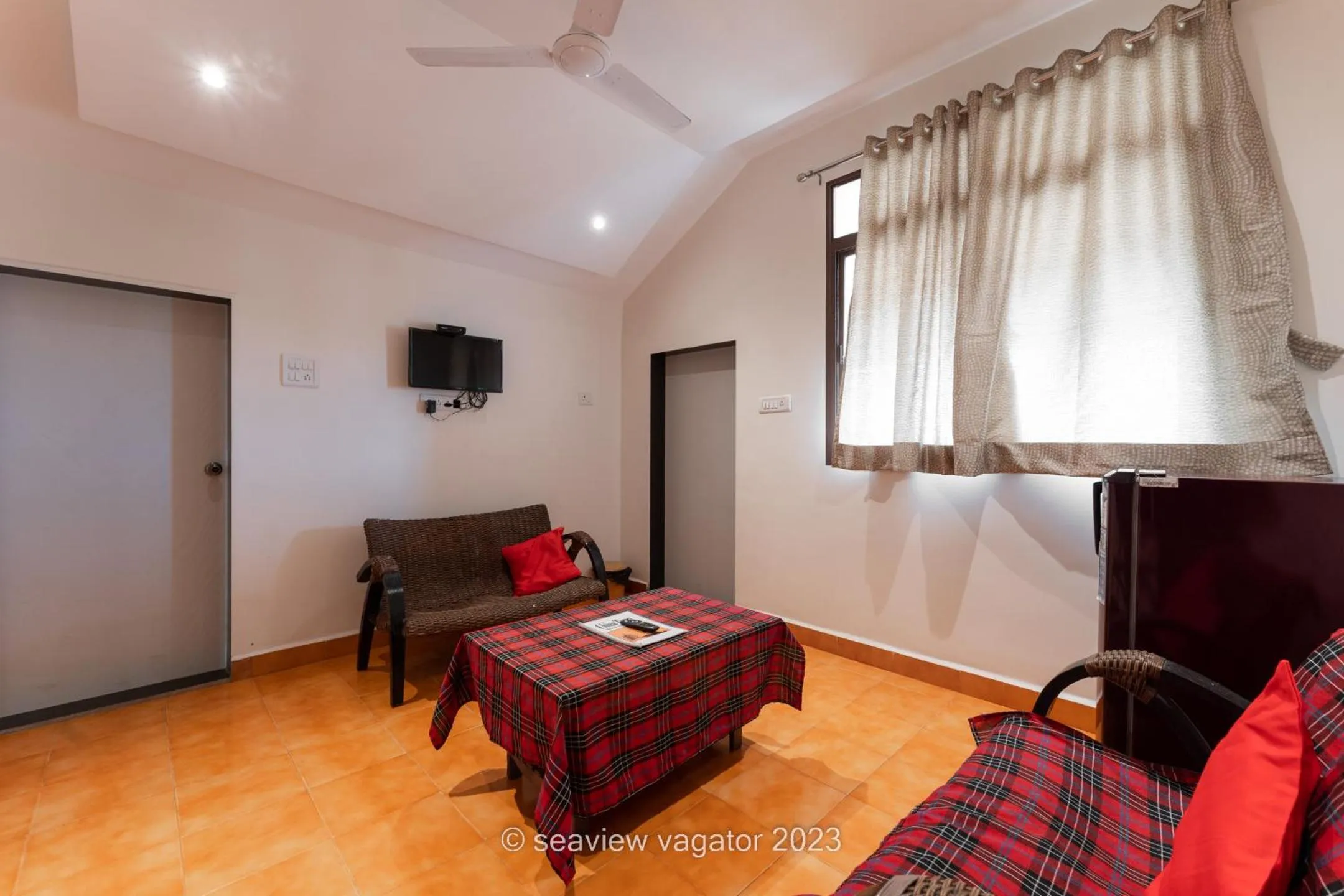 Communal lounge/ TV room, Bed in Sea View Holiday Vagator