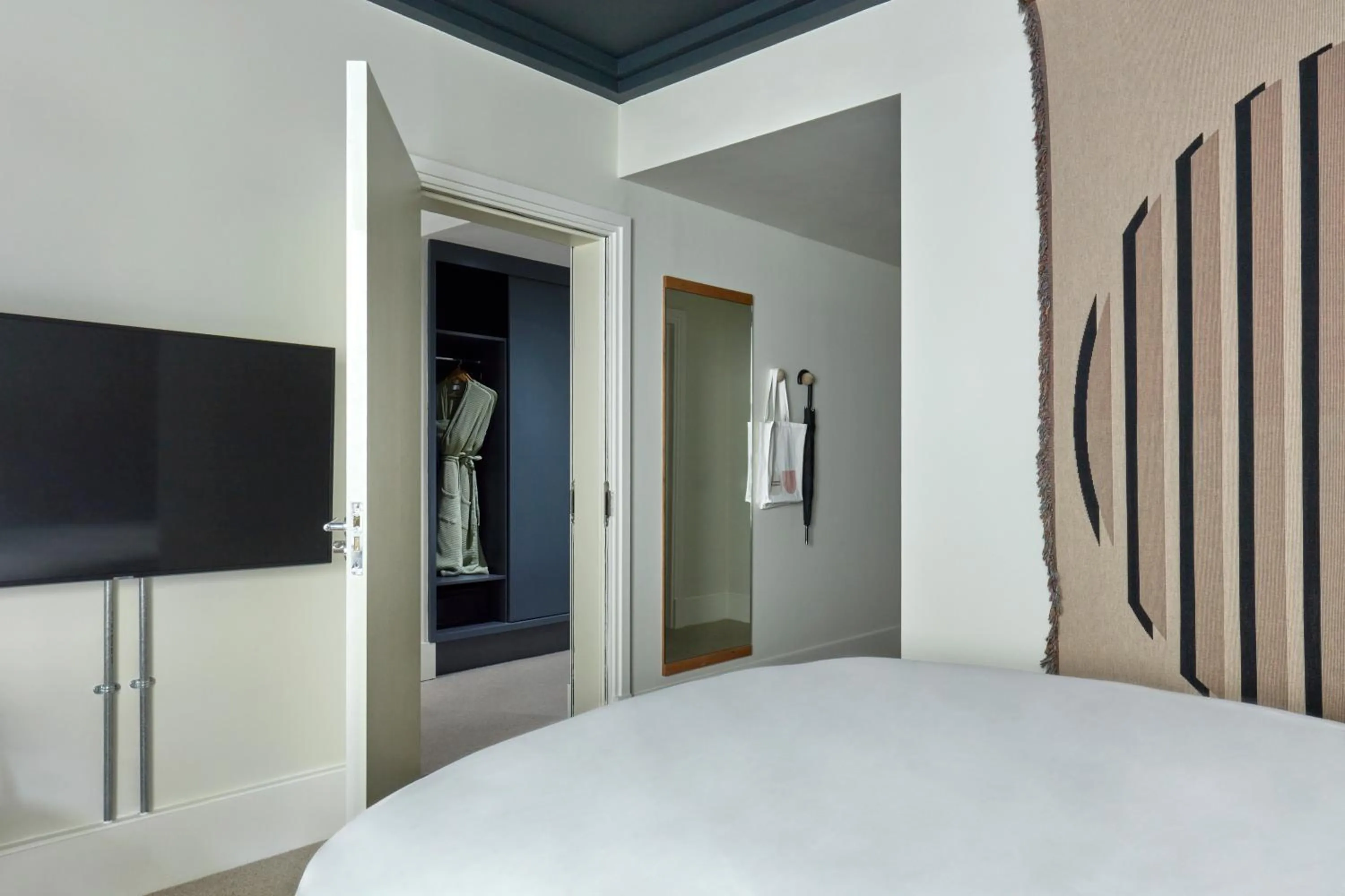 Photo of the whole room, Bed in One Hundred Shoreditch