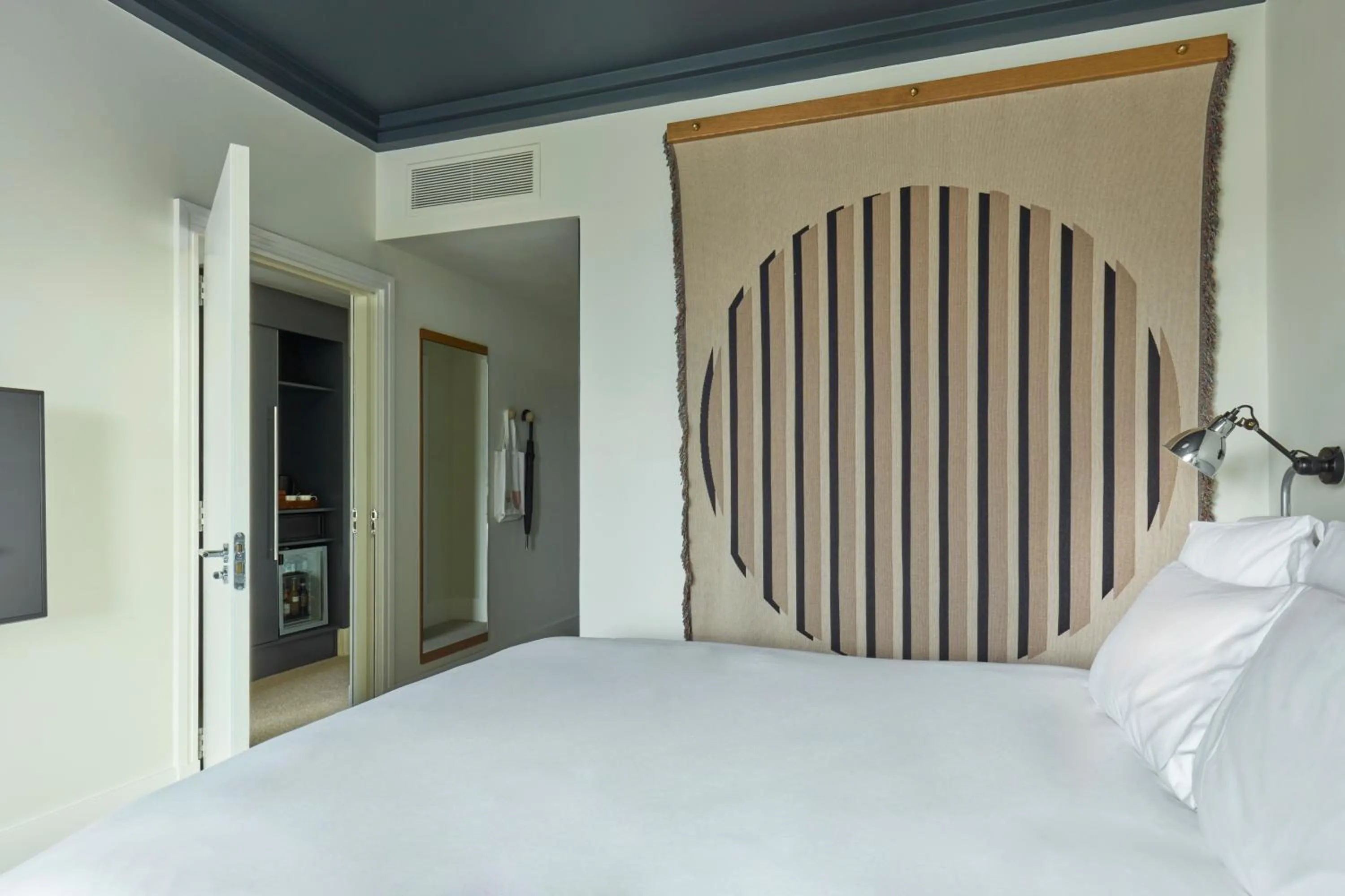 Photo of the whole room, Bed in One Hundred Shoreditch