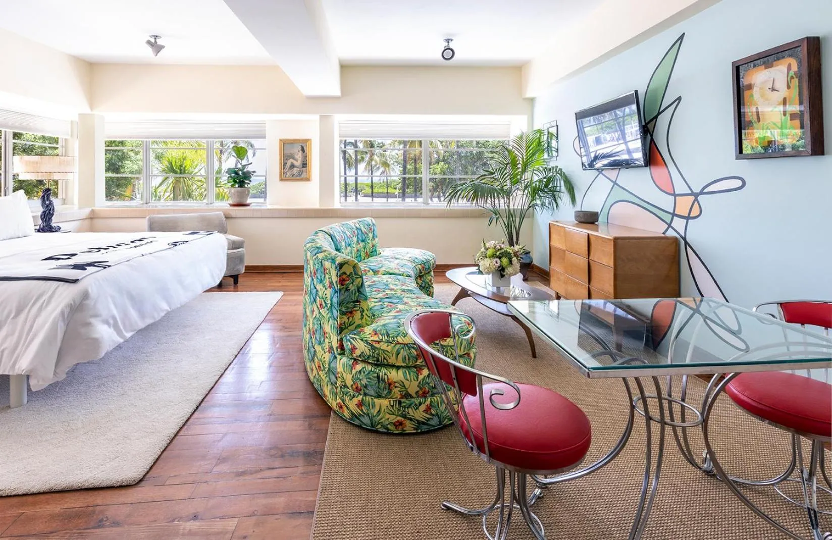 Bed in Pelican Hotel