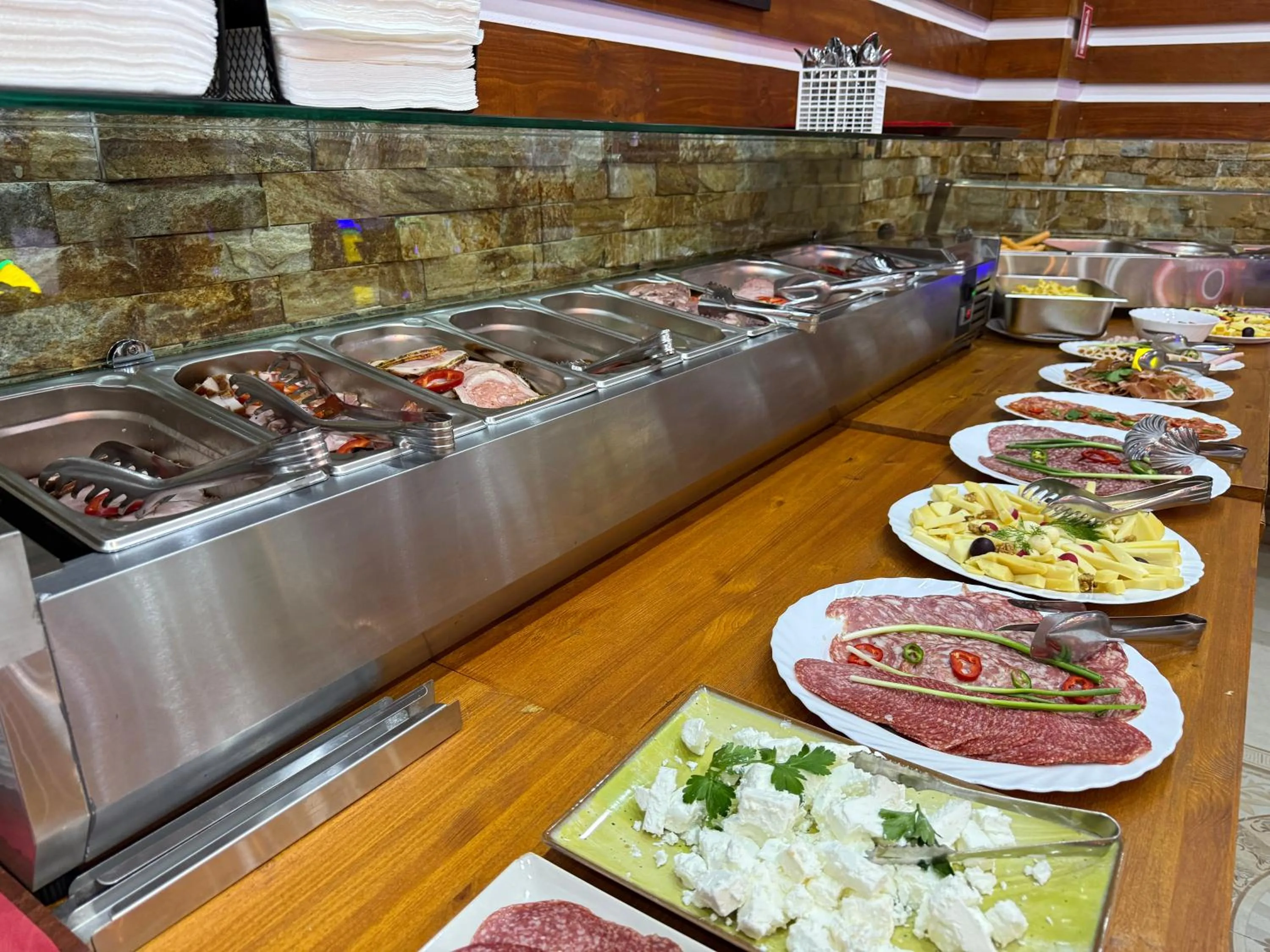 Breakfast in Cabana Sura Getilor Arinis