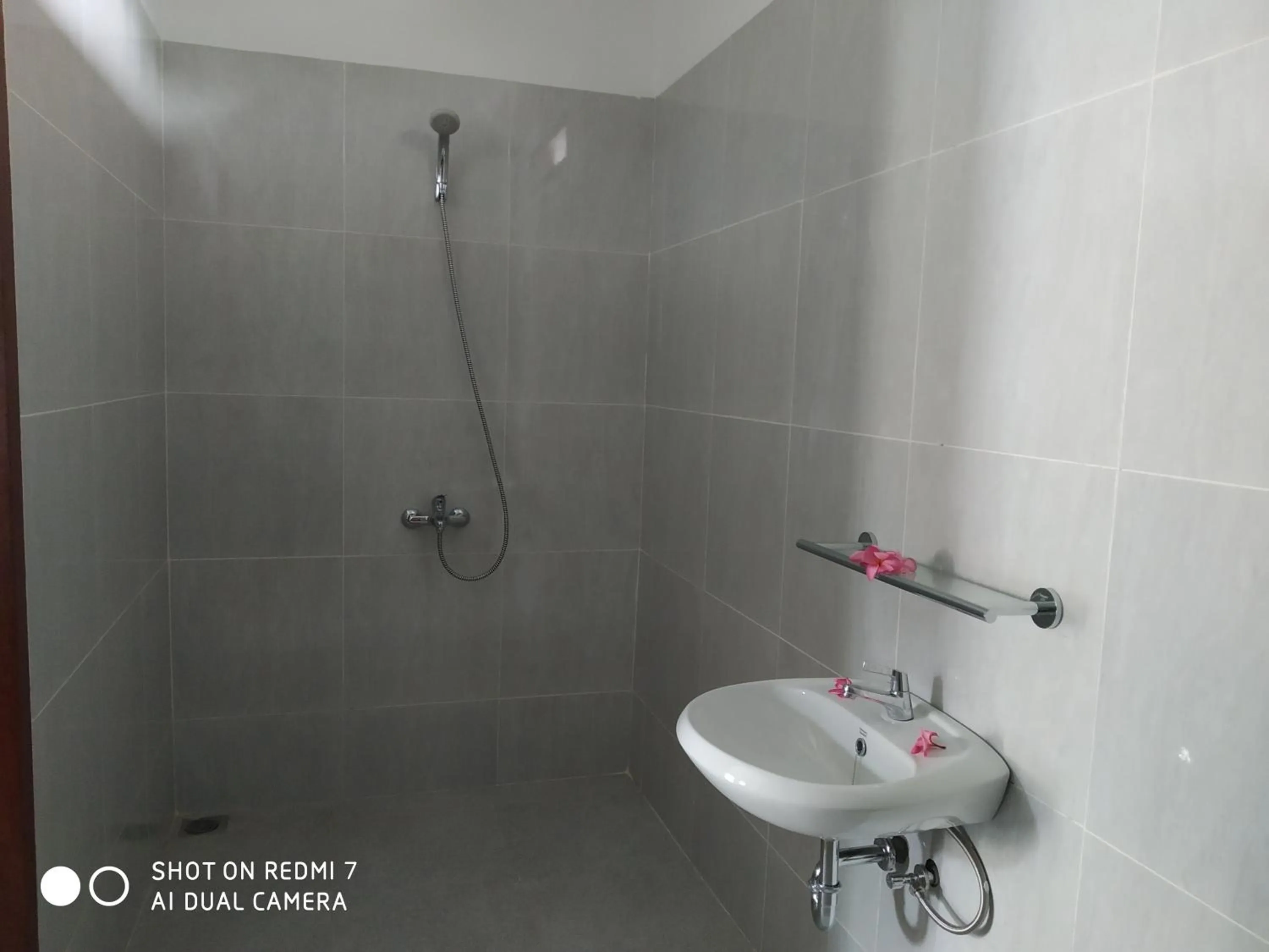 Shower in villa tom and jerry