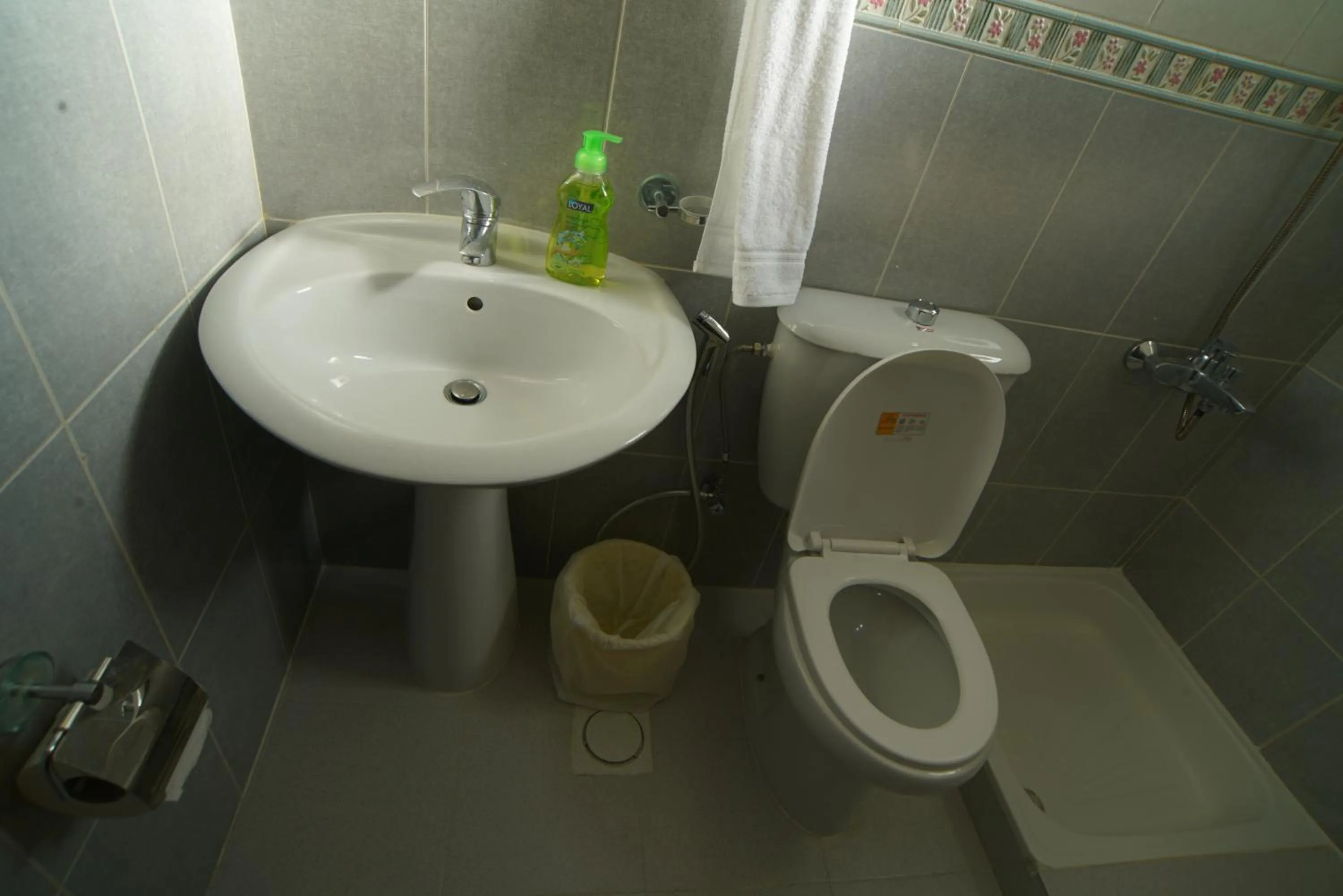 Over Mountains Hotel