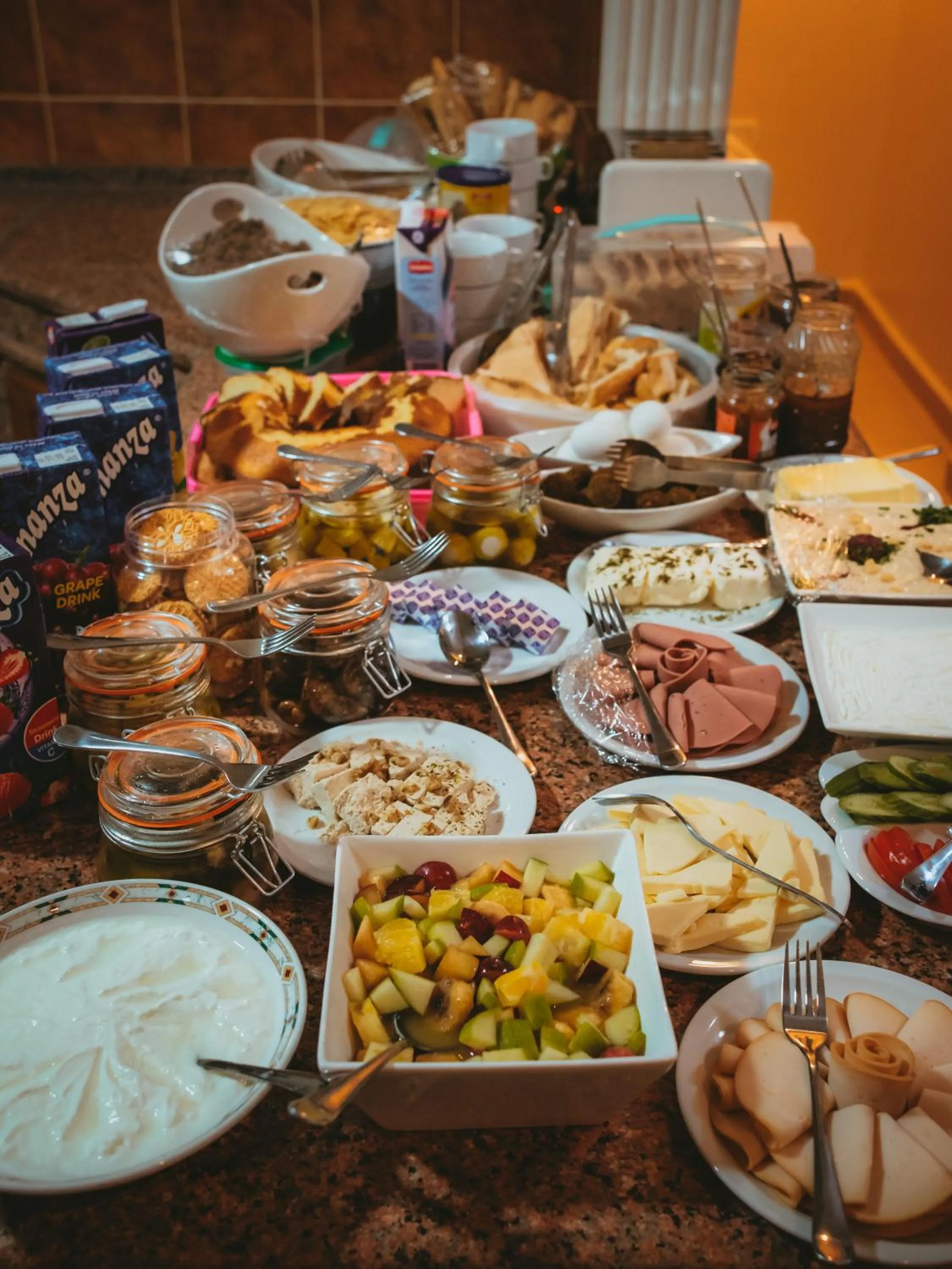 Restaurant/places to eat in Over Mountains Hotel