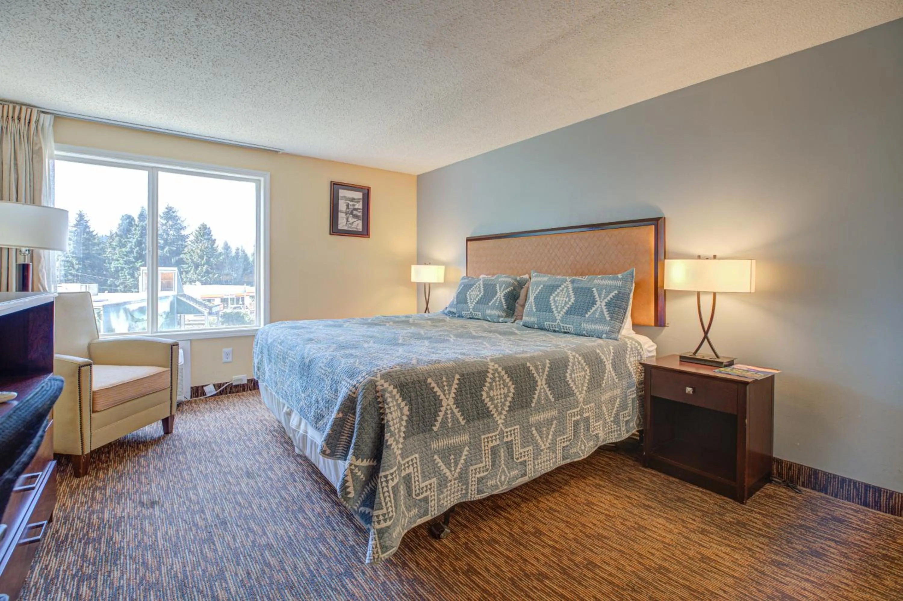 Bed in Columbia Gorge Inn