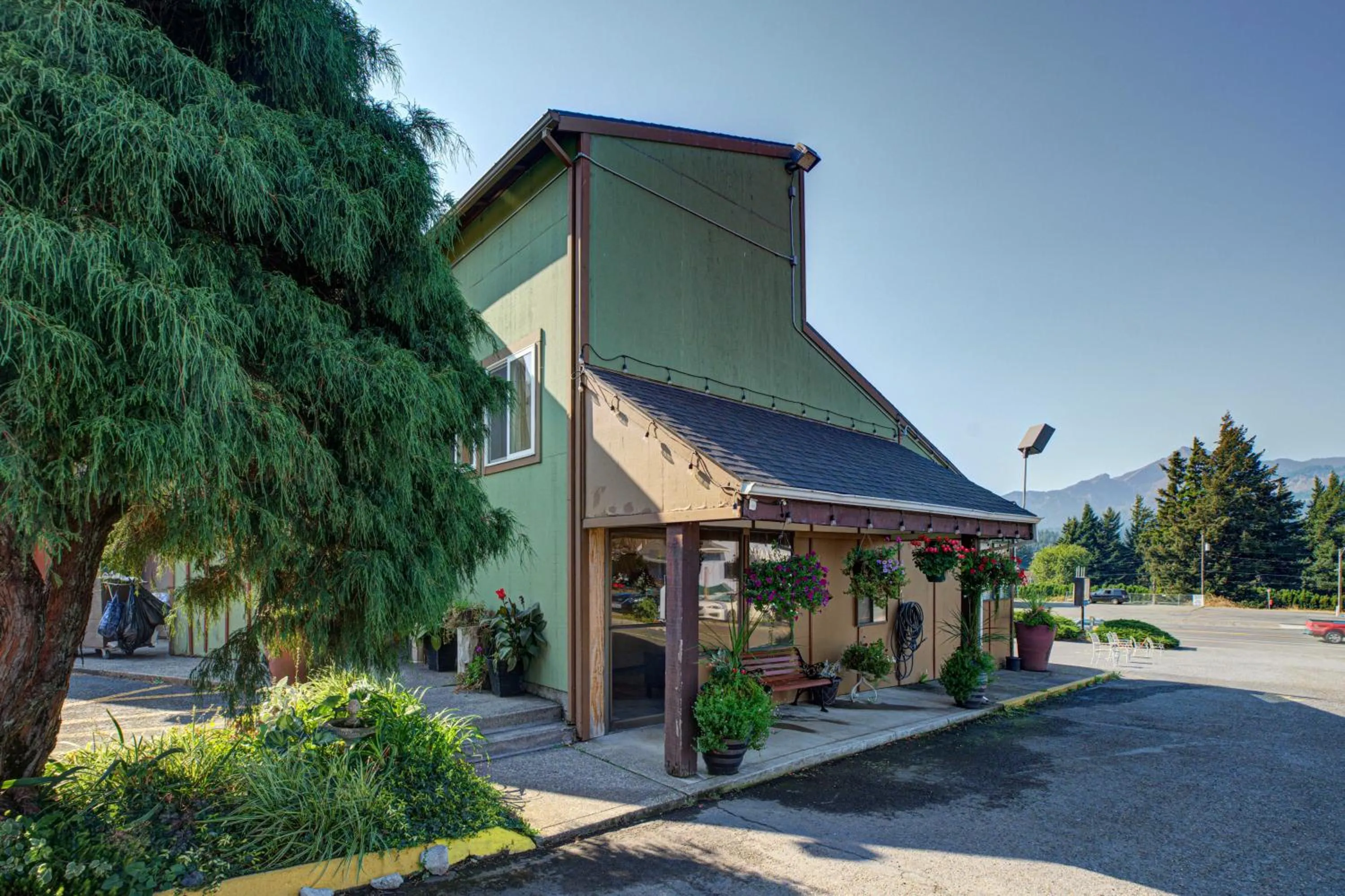 Columbia Gorge Inn