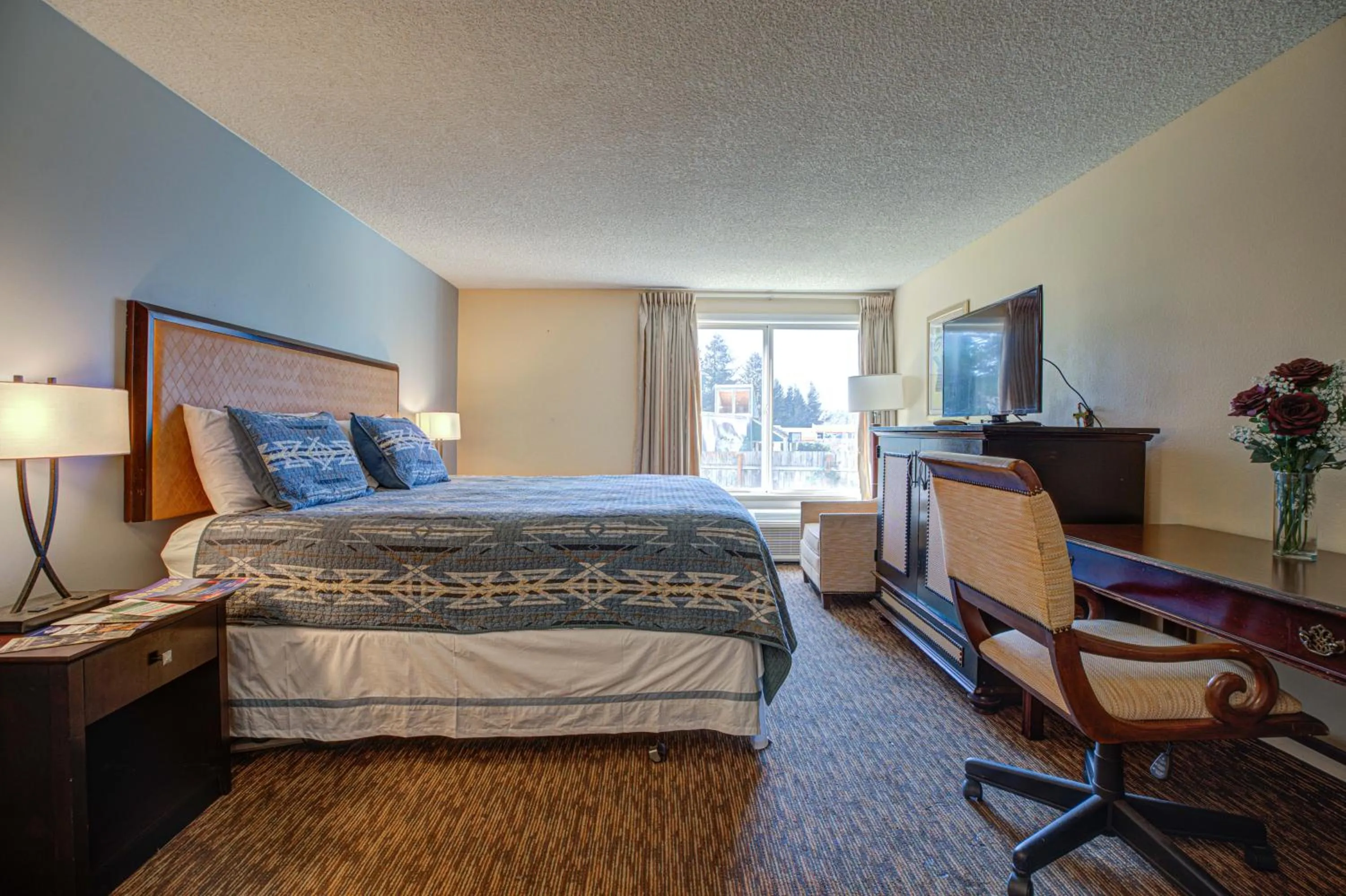 Bed in Columbia Gorge Inn