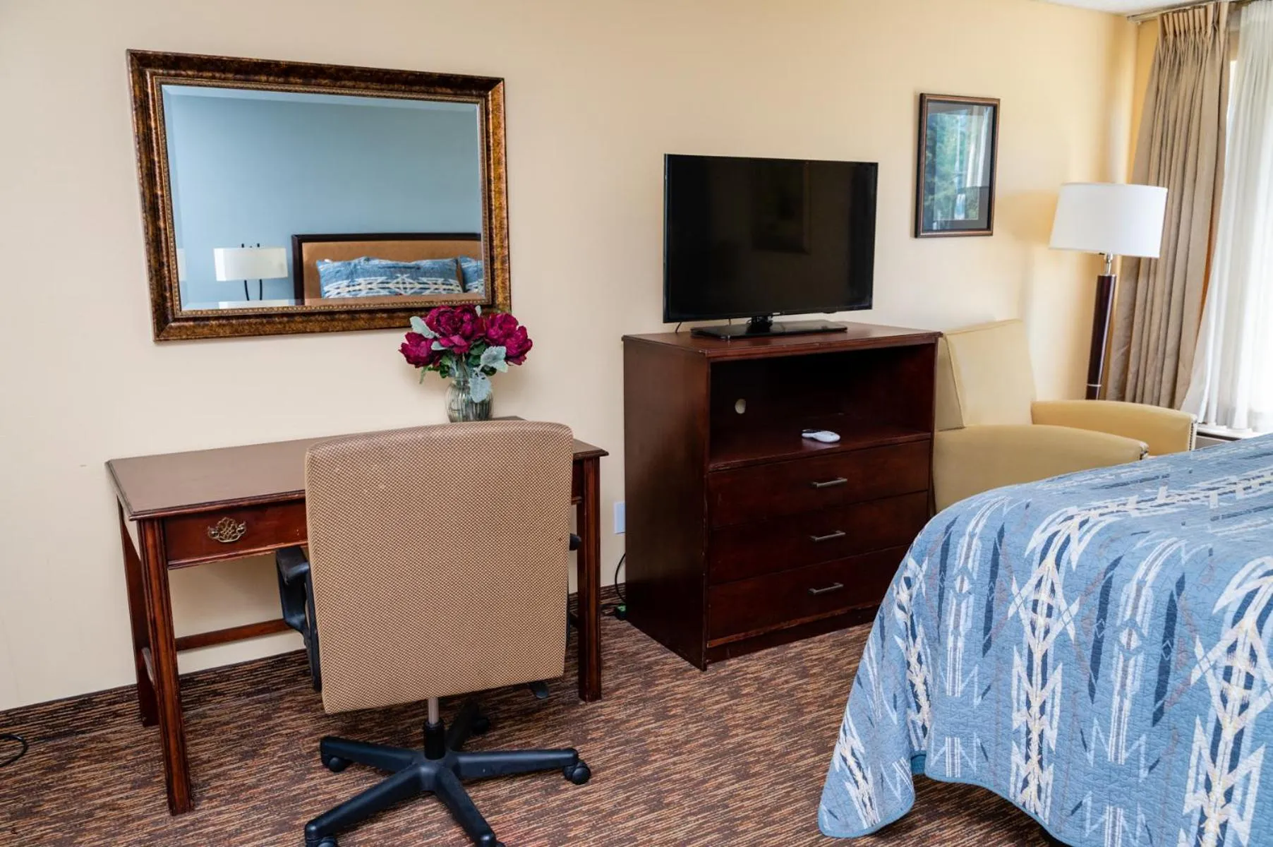 Bed in Columbia Gorge Inn