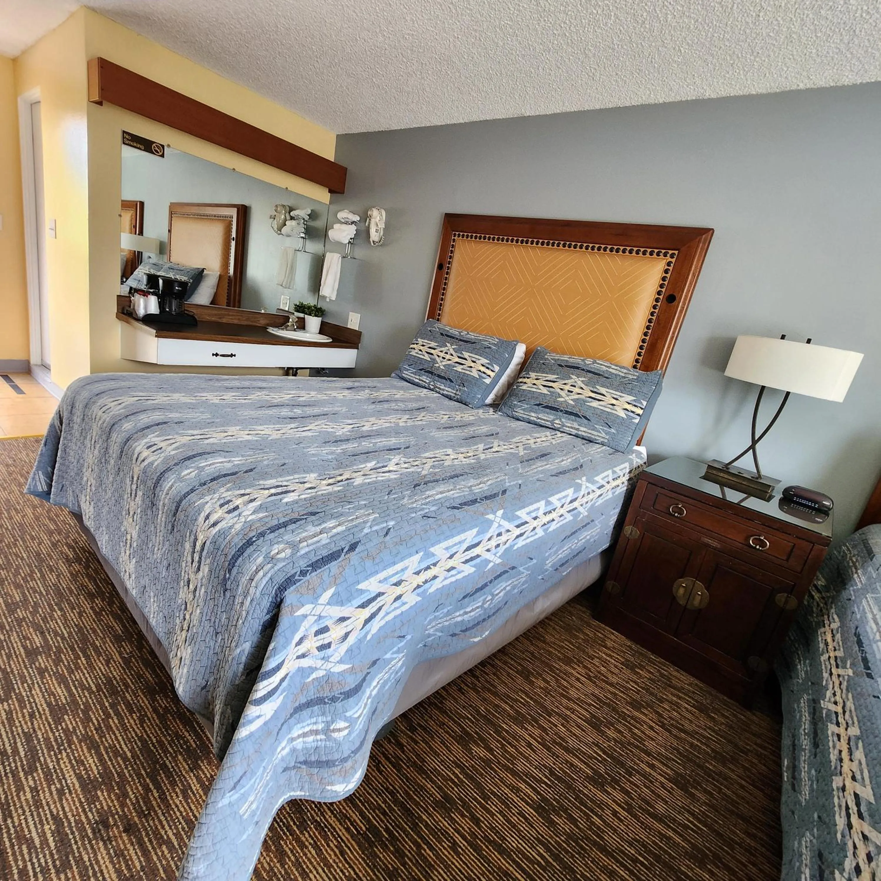 Bed in Columbia Gorge Inn