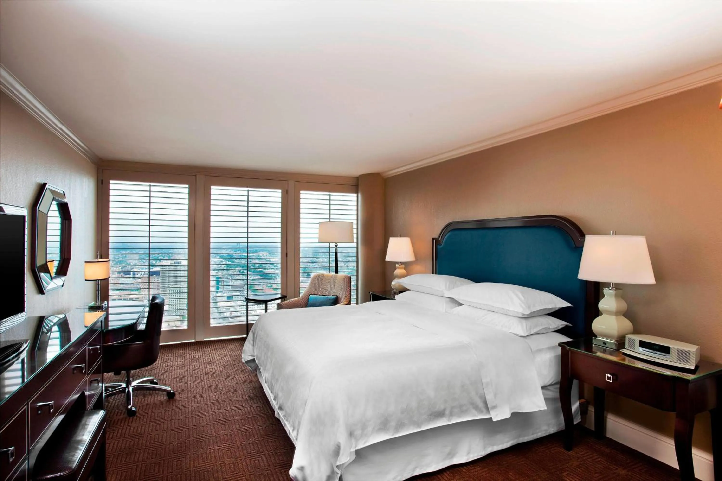 Photo of the whole room, Bed in Sheraton New Orleans Hotel