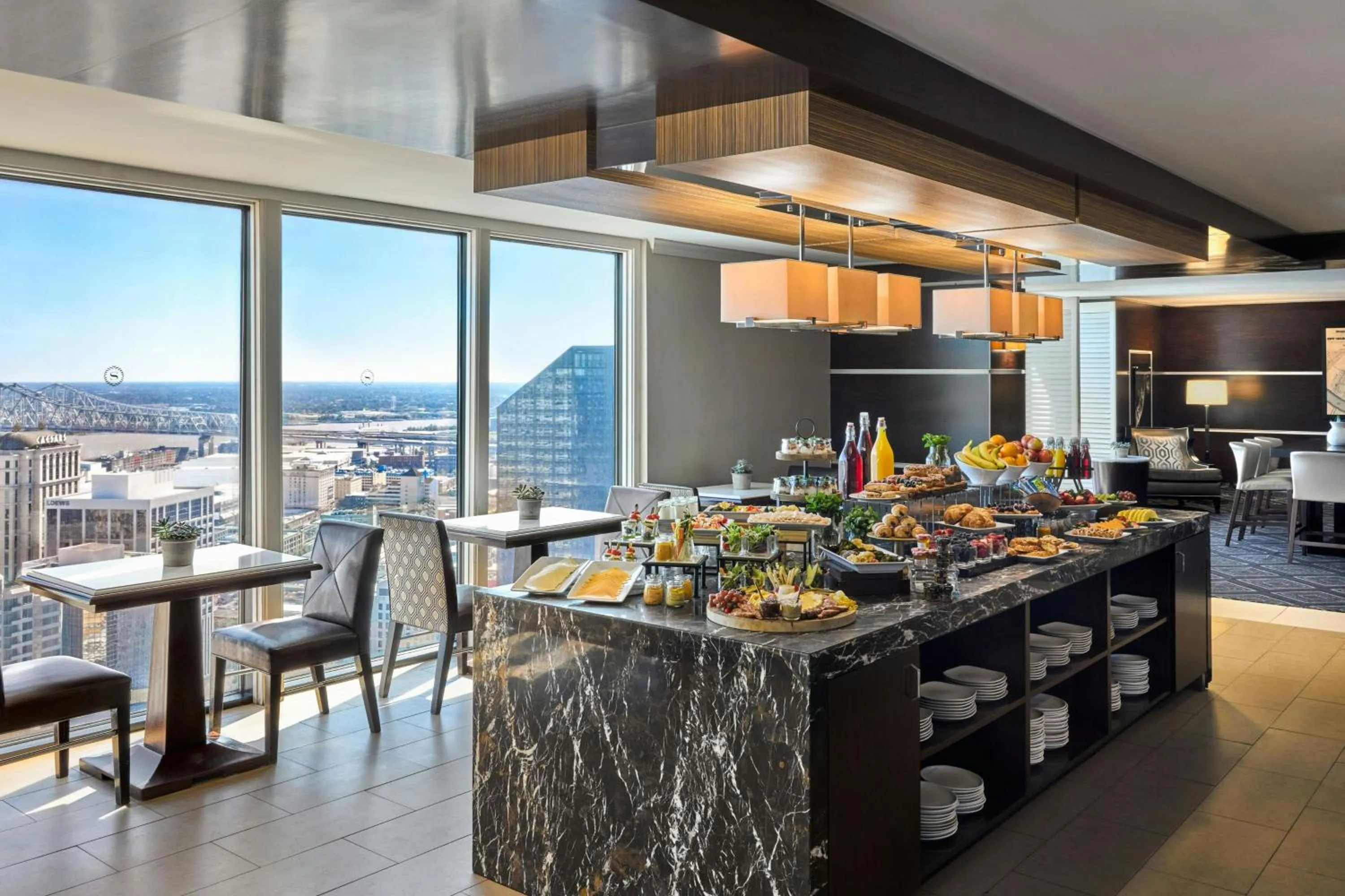 Lounge or bar in Sheraton New Orleans Hotel