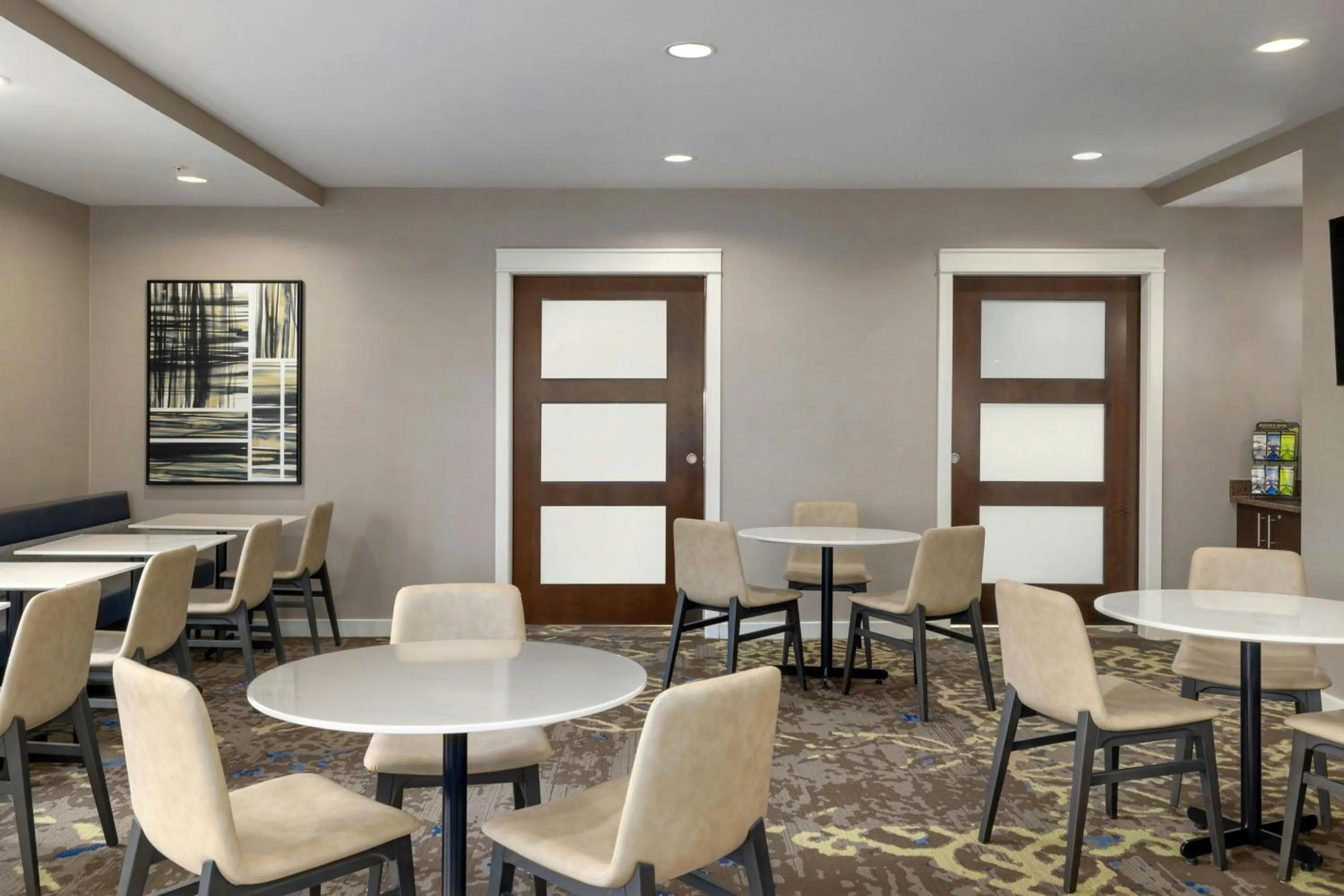 Restaurant/places to eat in Residence Inn by Marriott Albany Washington Avenue