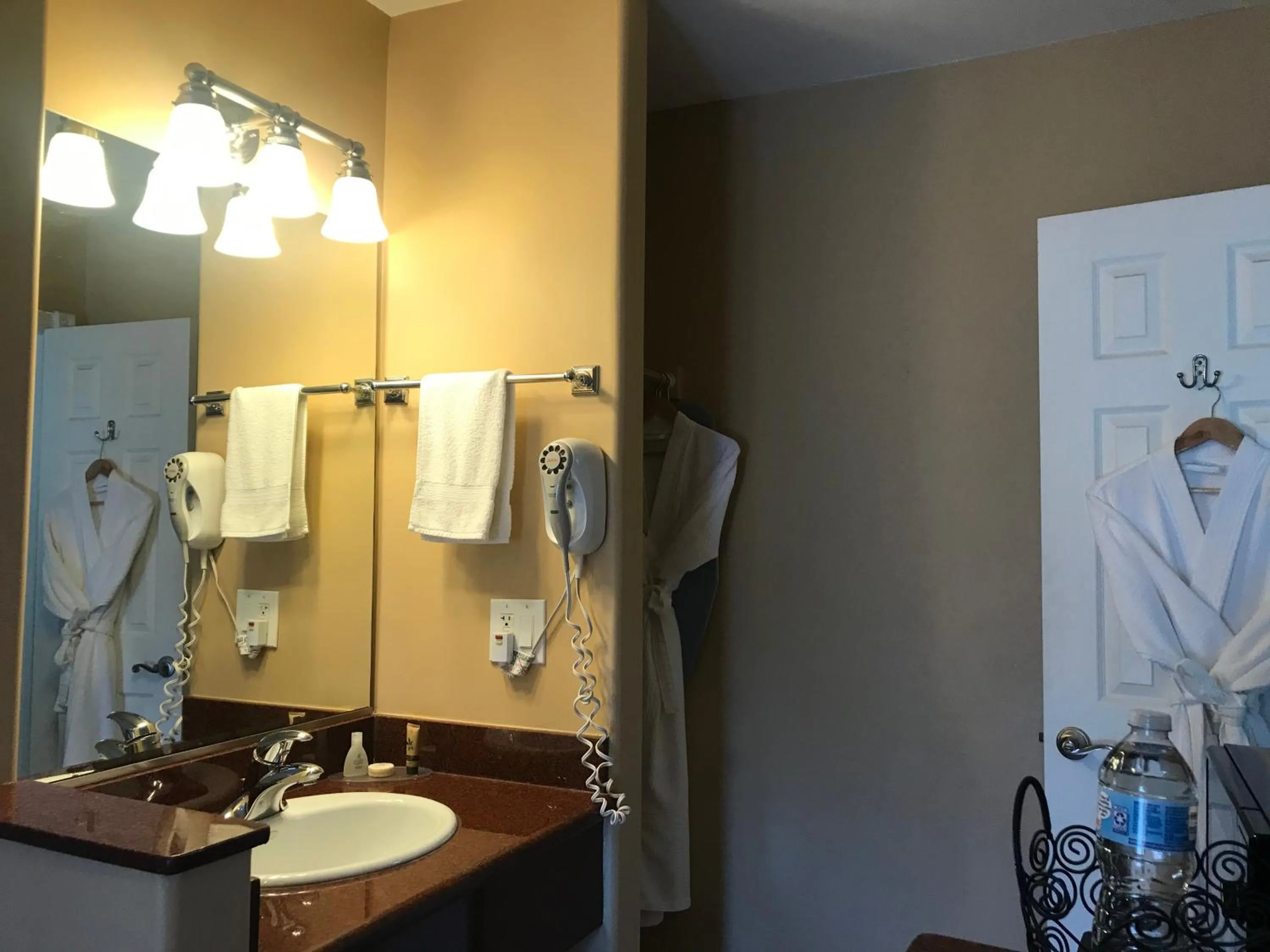 Bathroom in Chardonnay Lodge