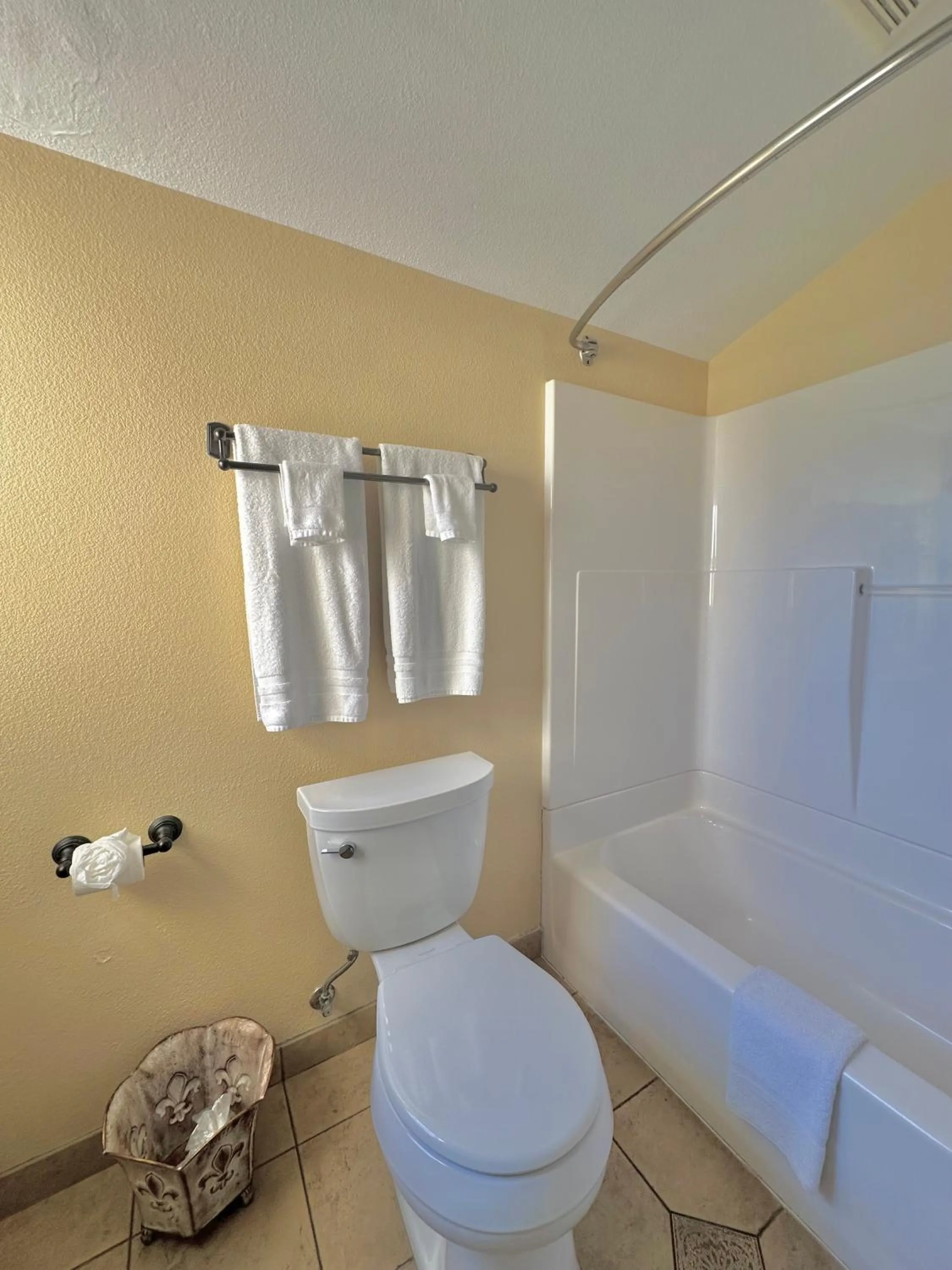 Bathroom in Chardonnay Lodge