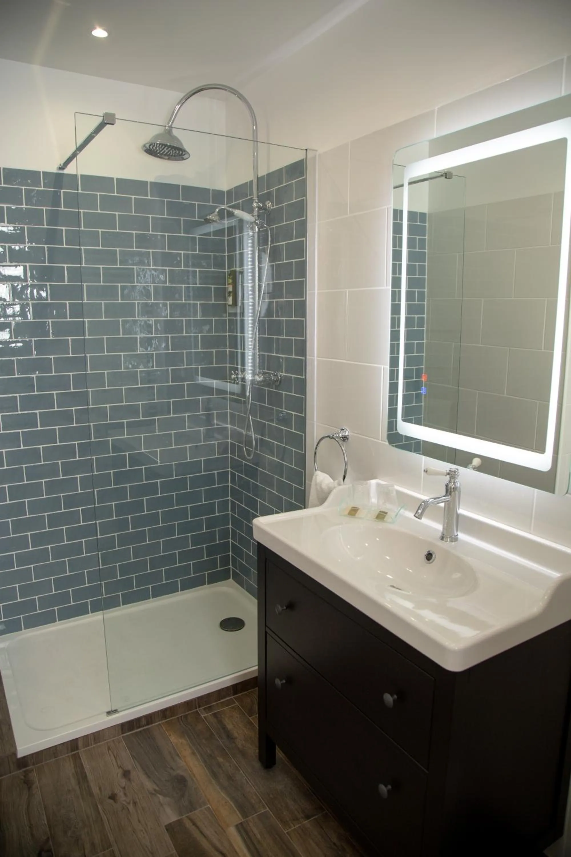 Bathroom in Logis Hotel Le Blason de Provence