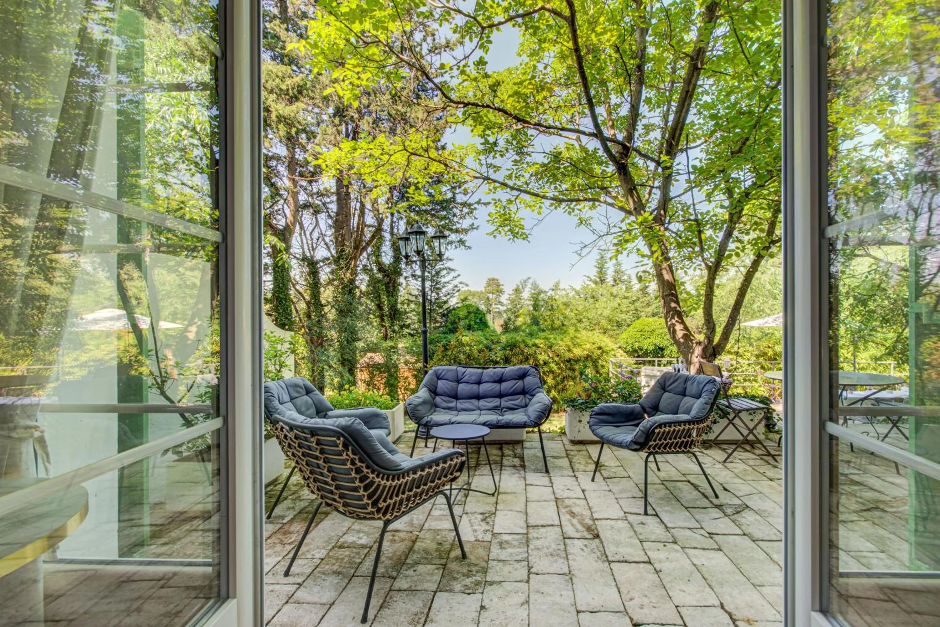 Seating area in Logis Hotel Le Blason de Provence