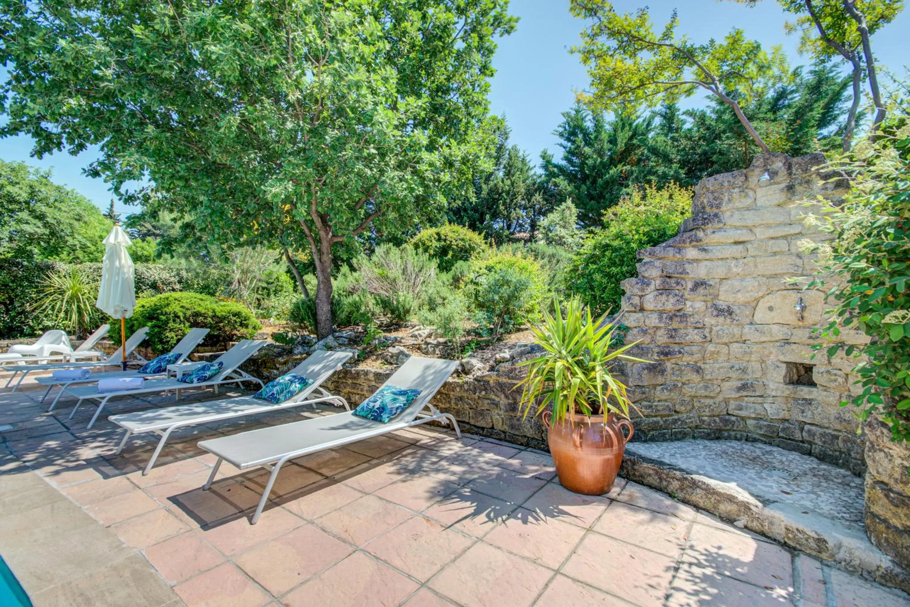 Swimming pool in Logis Hotel Le Blason de Provence