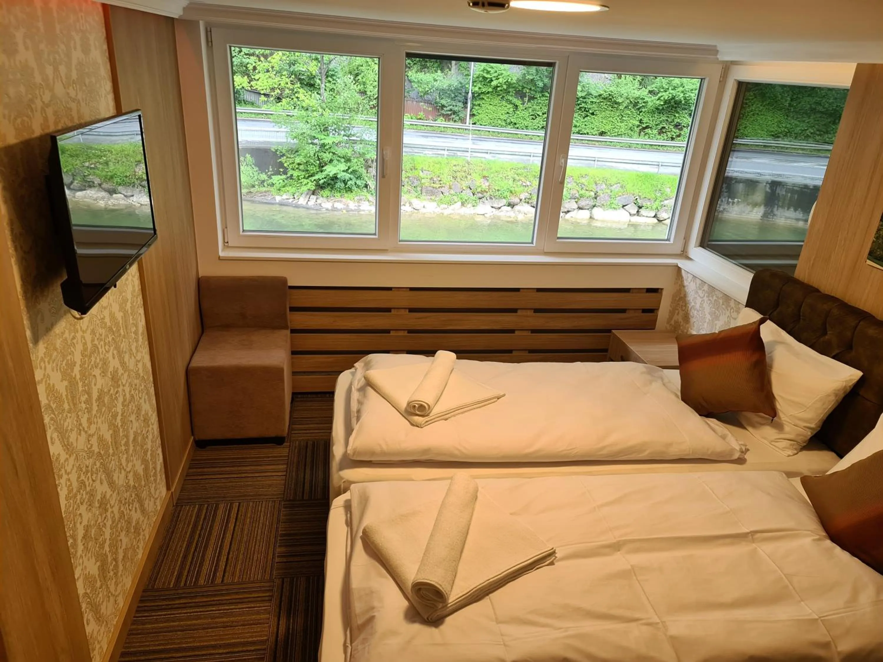 Bedroom, Bed in Helvetia