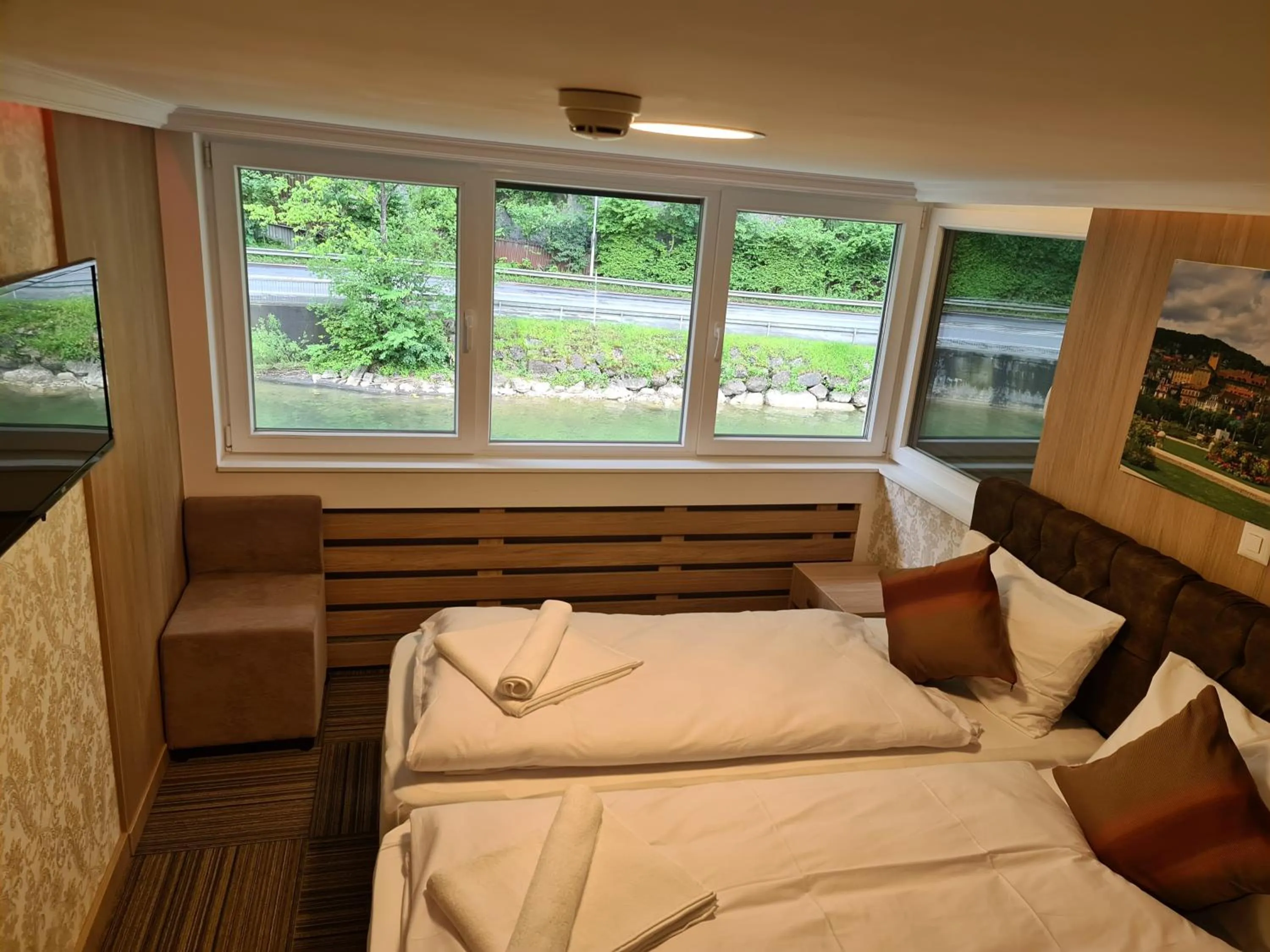 Bedroom, Bed in Helvetia