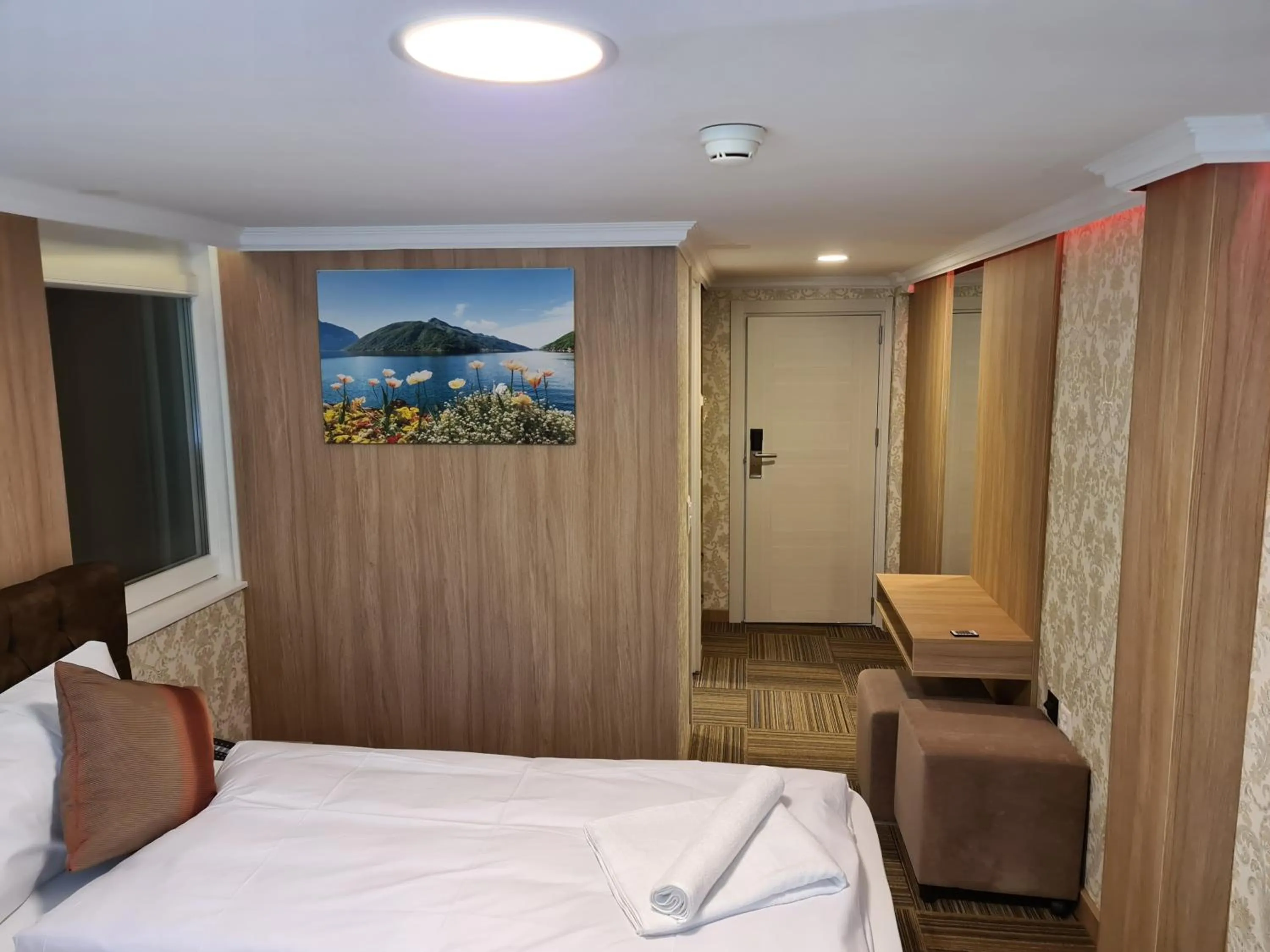 Bedroom, Bed in Helvetia