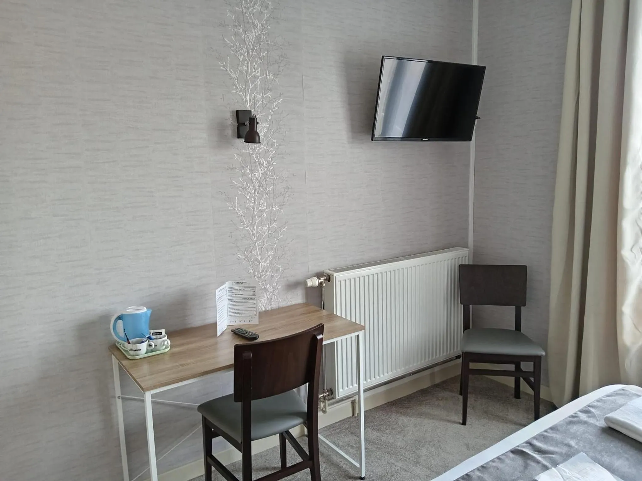 Bed in Hôtel Le Lyon Vert Commentry