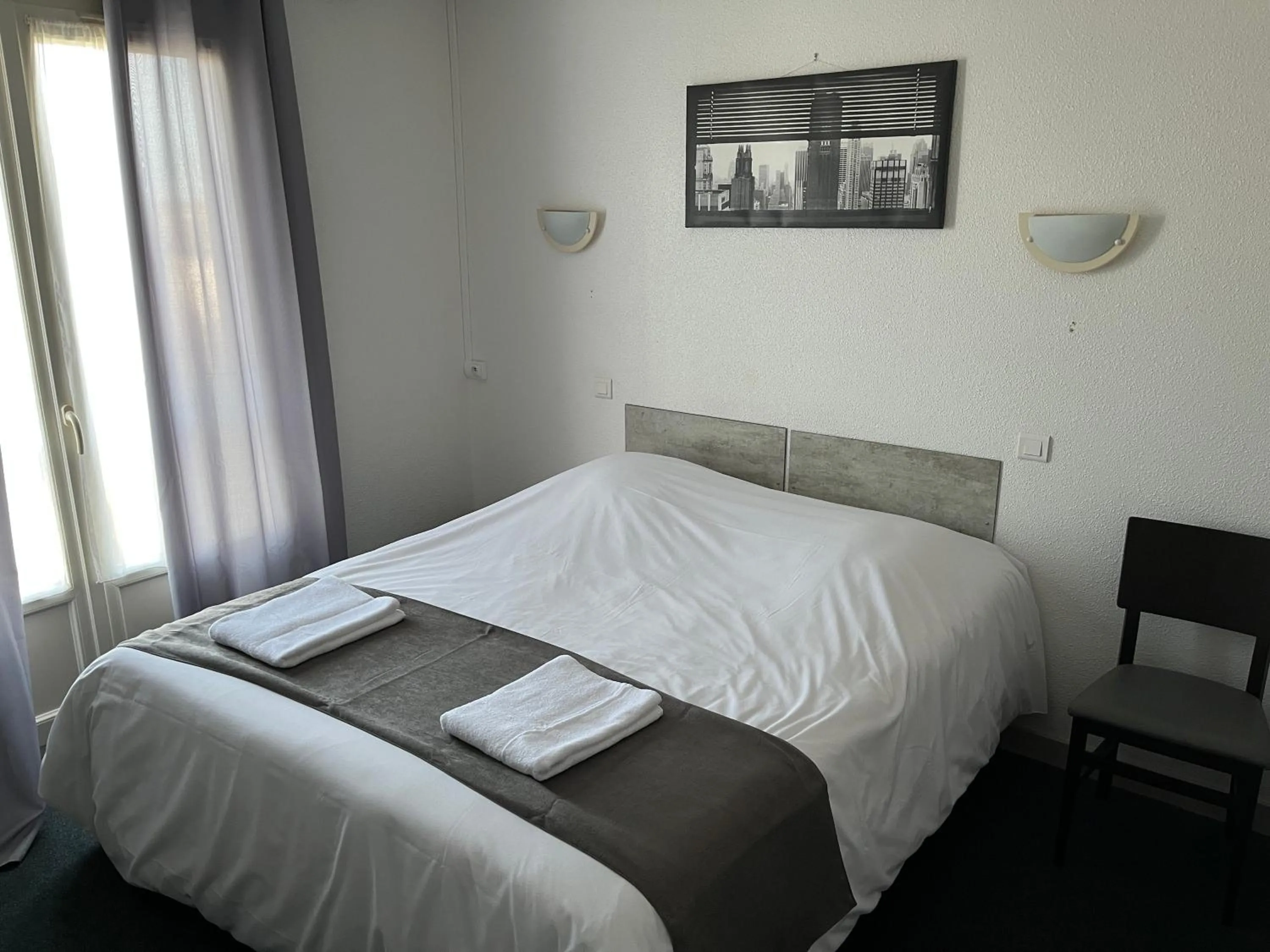 Bed in Hôtel Le Lyon Vert Commentry