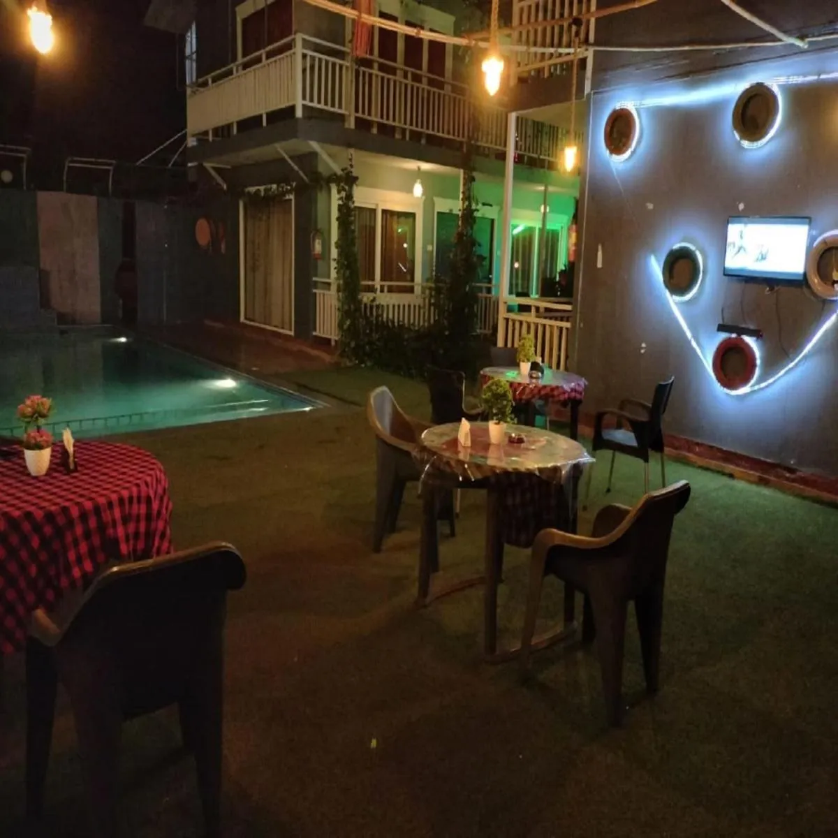 Restaurant/places to eat in Sea Shell Beach Cottages & Suites