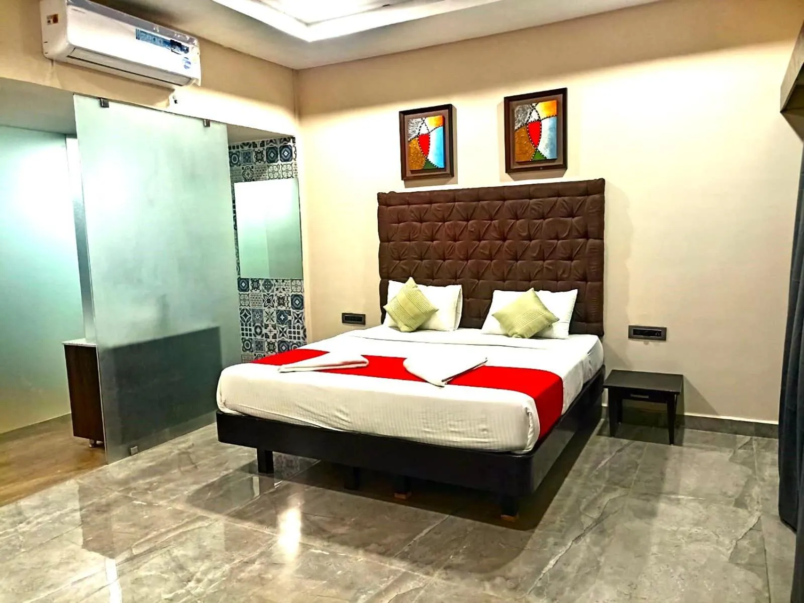 Bed in Sea Shell Beach Cottages & Suites