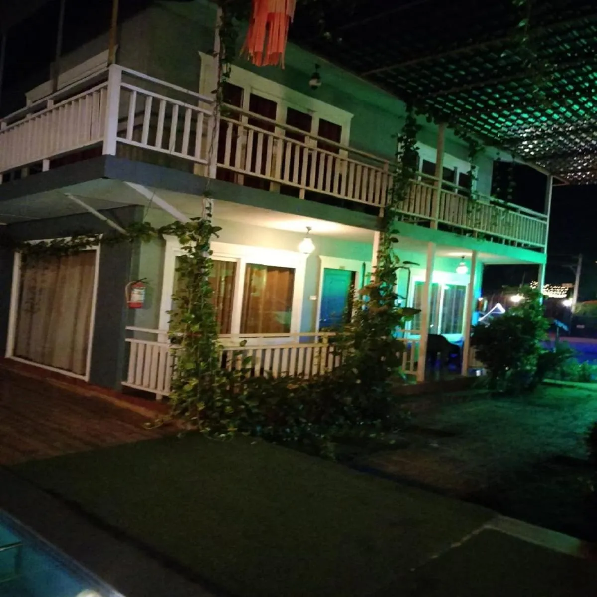 Sea Shell Beach Cottages & Suites