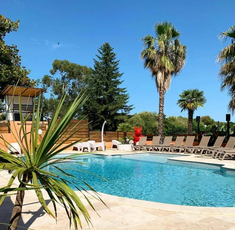 Swimming pool in Le Banana's Hotel