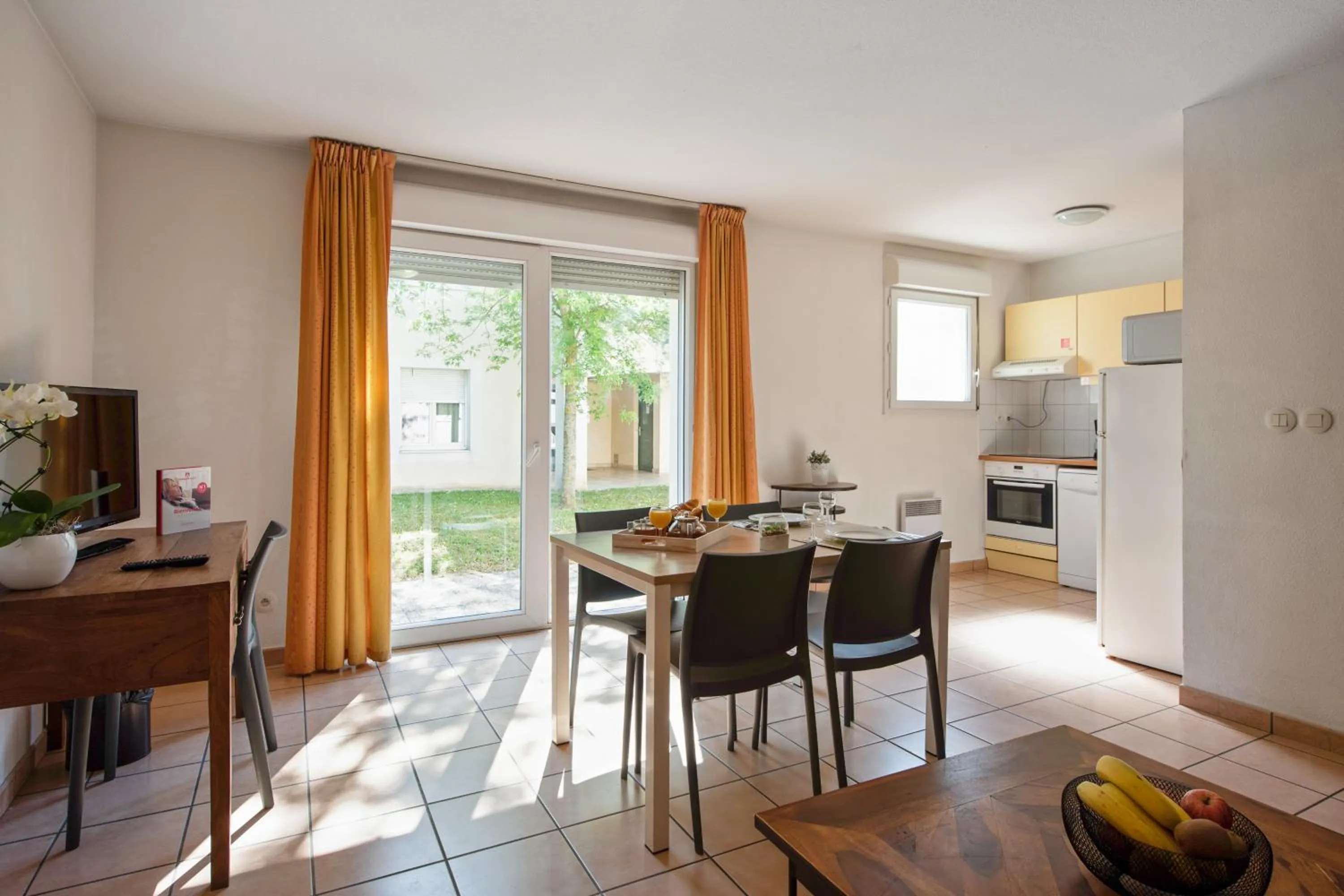 Dining area in Appart'City Classic Dijon - Toison D'Or