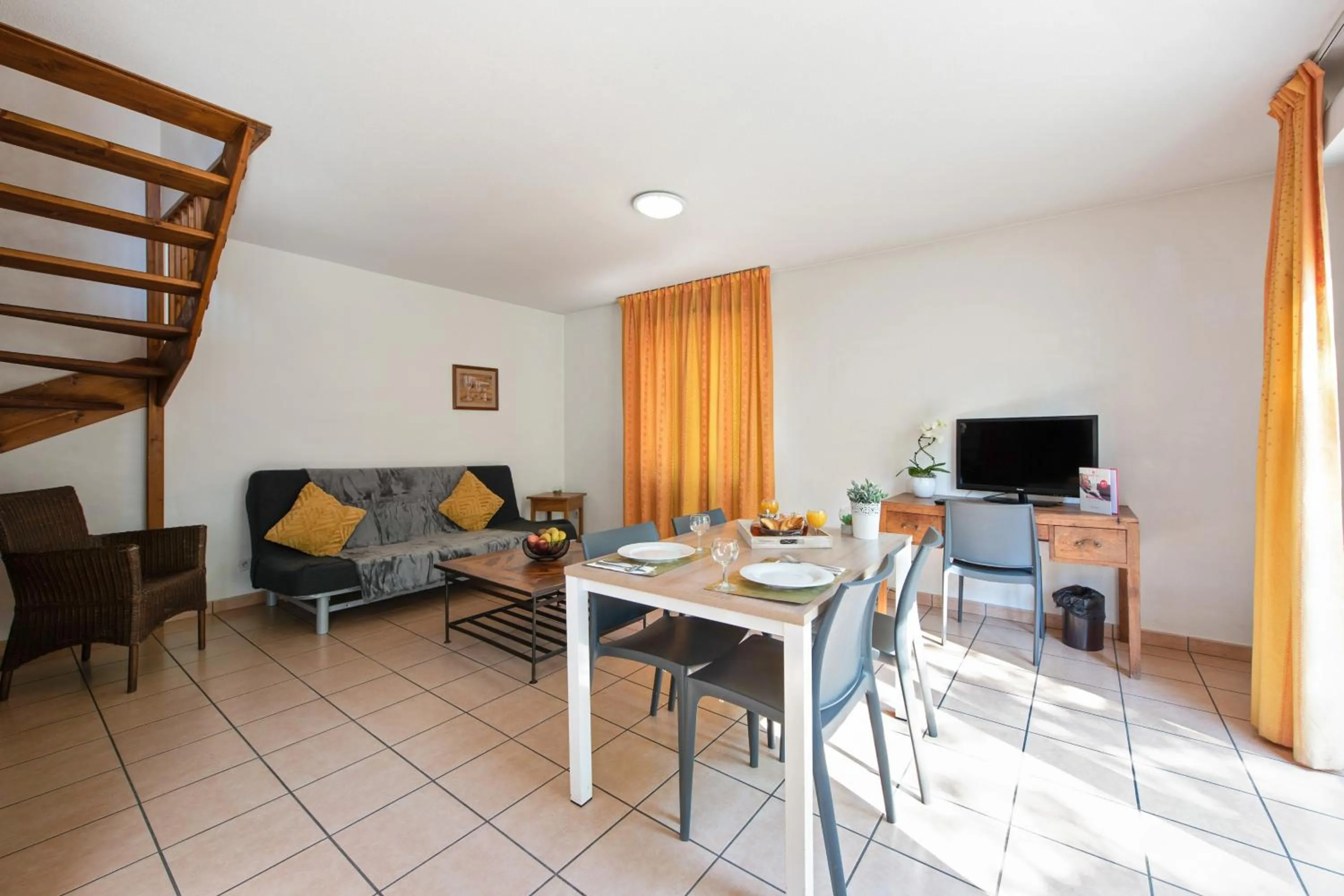 Dining area in Appart'City Classic Dijon - Toison D'Or