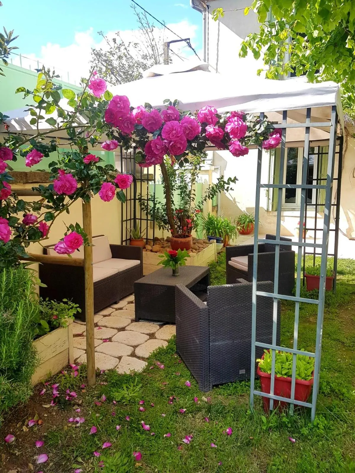 Patio in Lacanepière