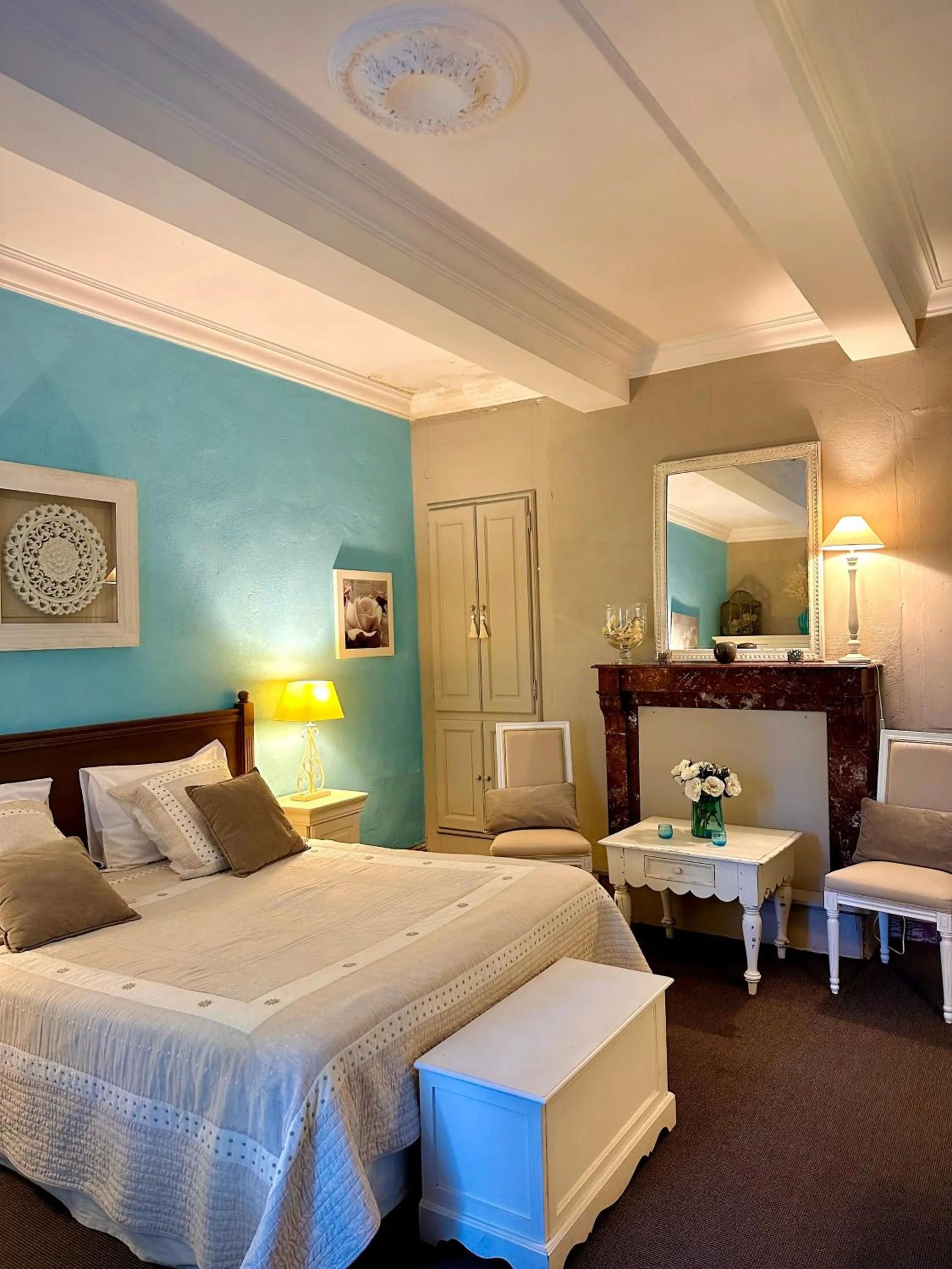 Bedroom, Bed in Lacanepière