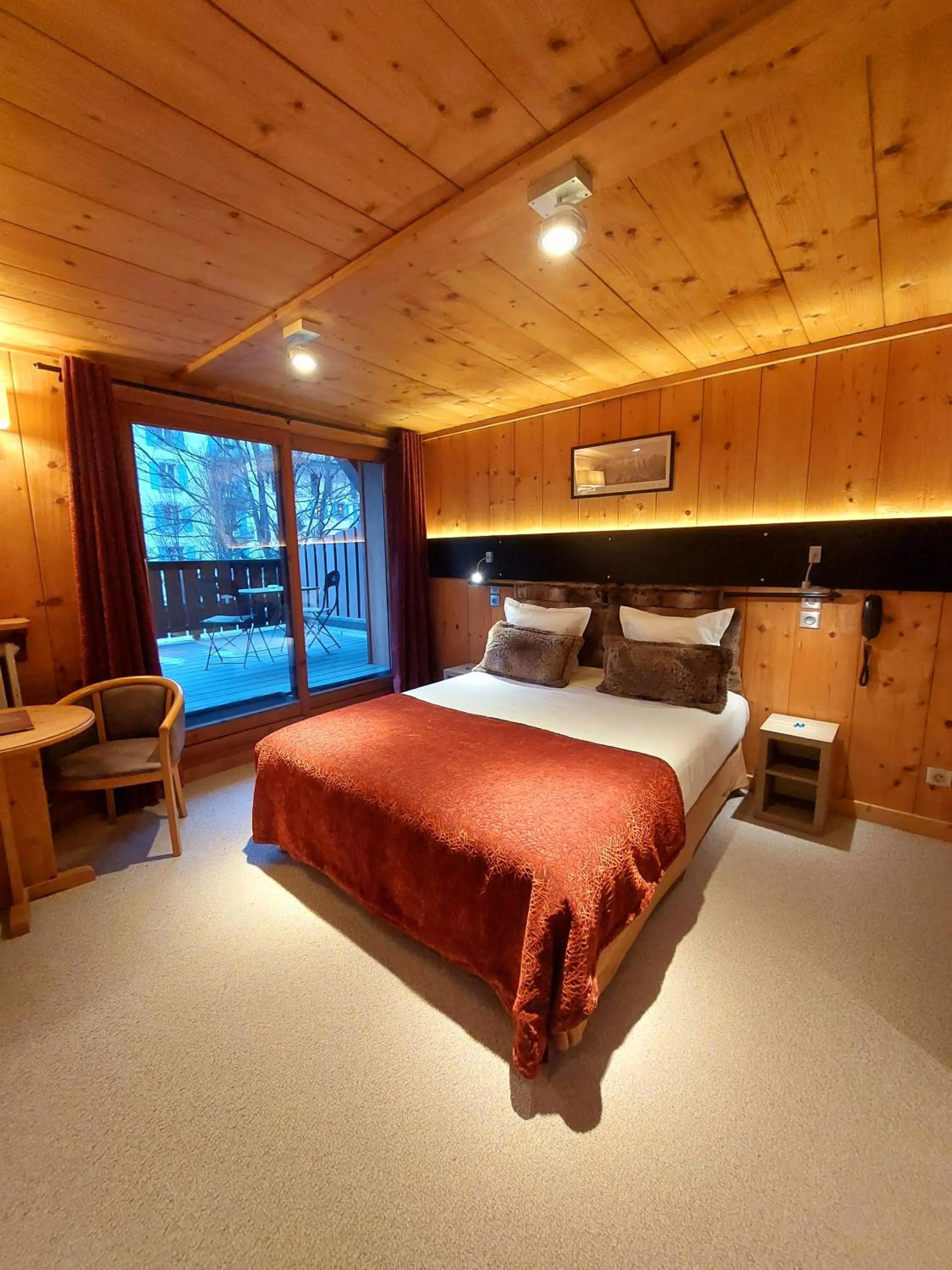 Photo of the whole room, Bed in Park Hotel Suisse & Spa