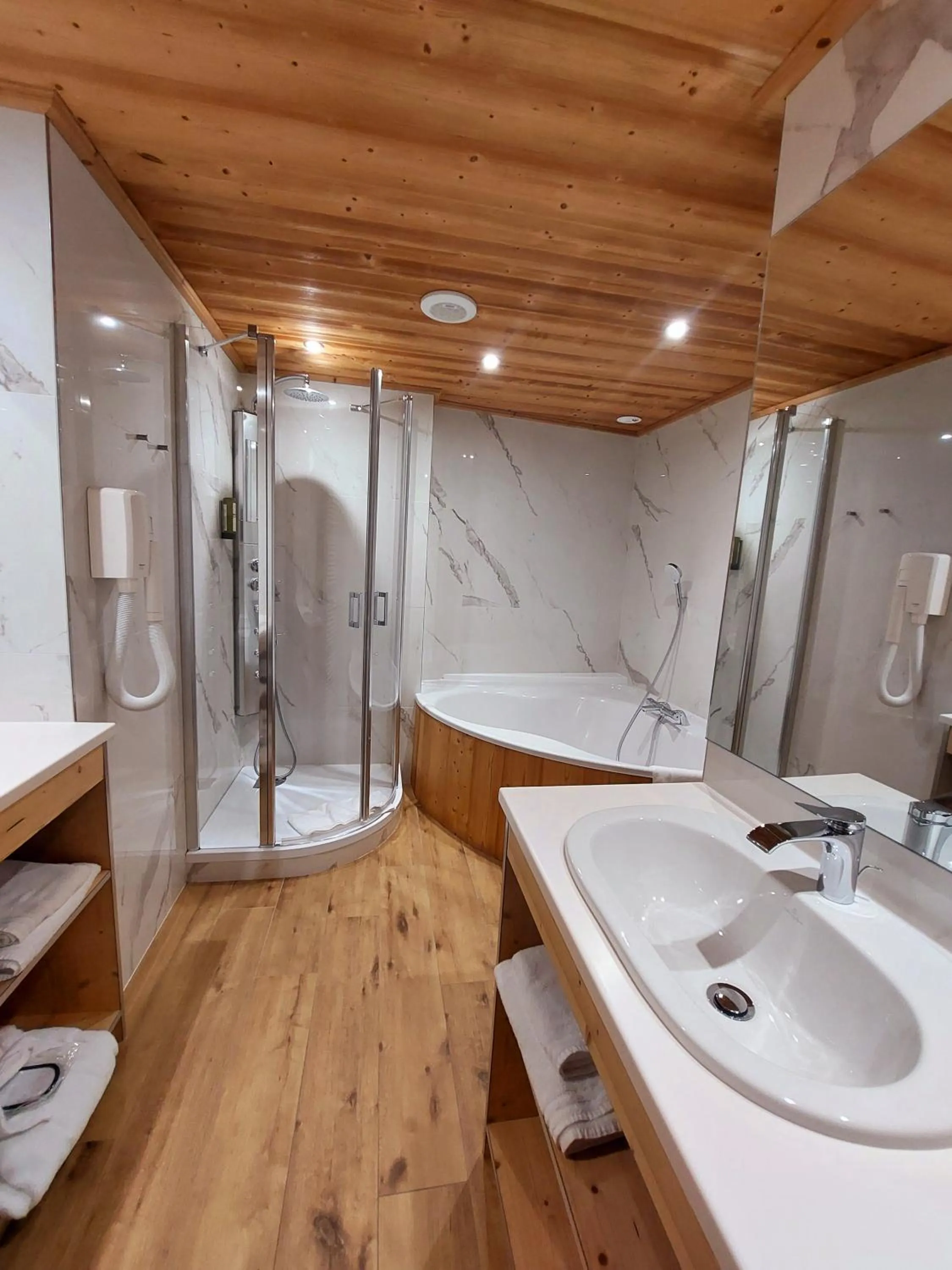 Bathroom in Park Hotel Suisse & Spa