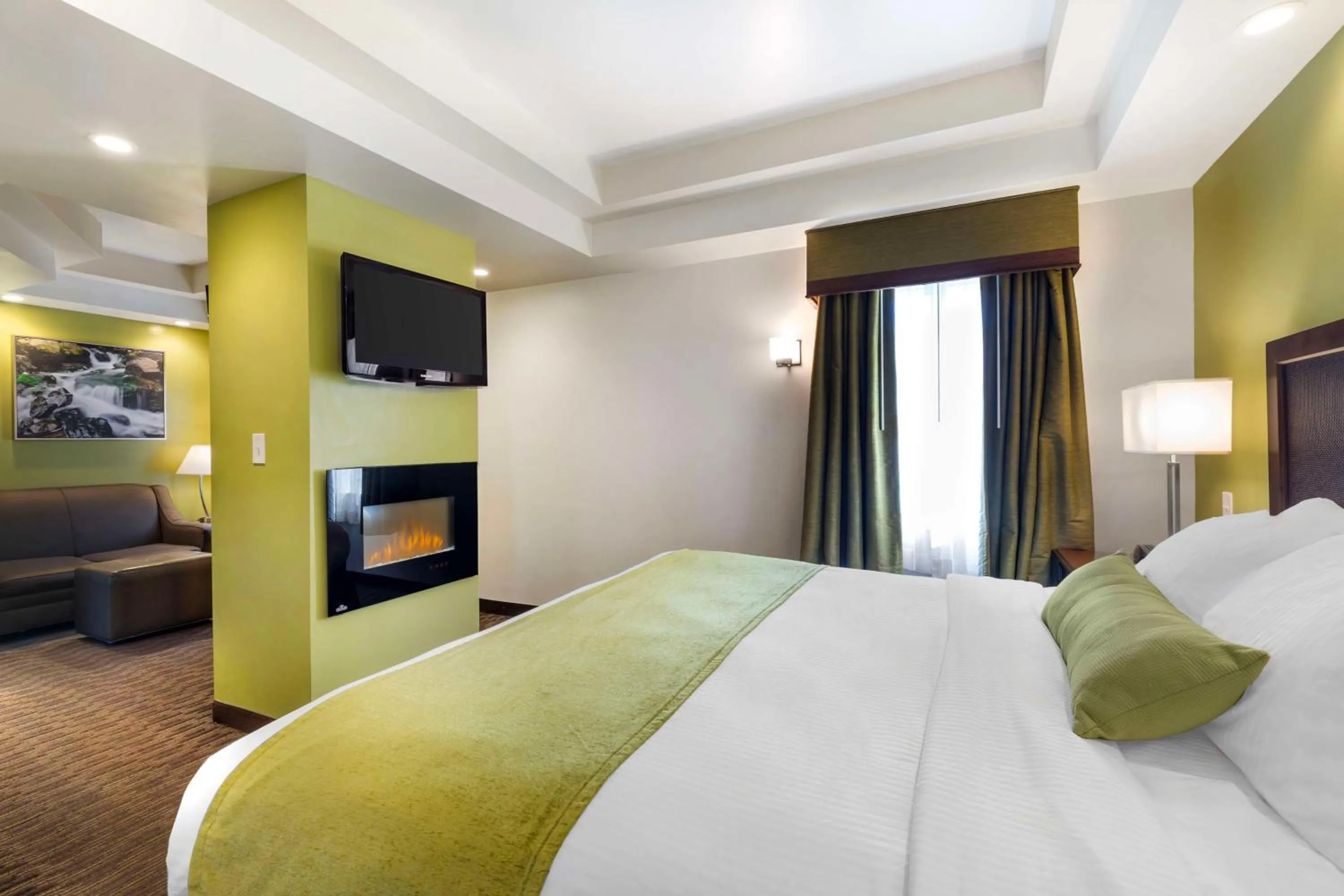 Bedroom, Bed in Best Western Plus Cold Spring