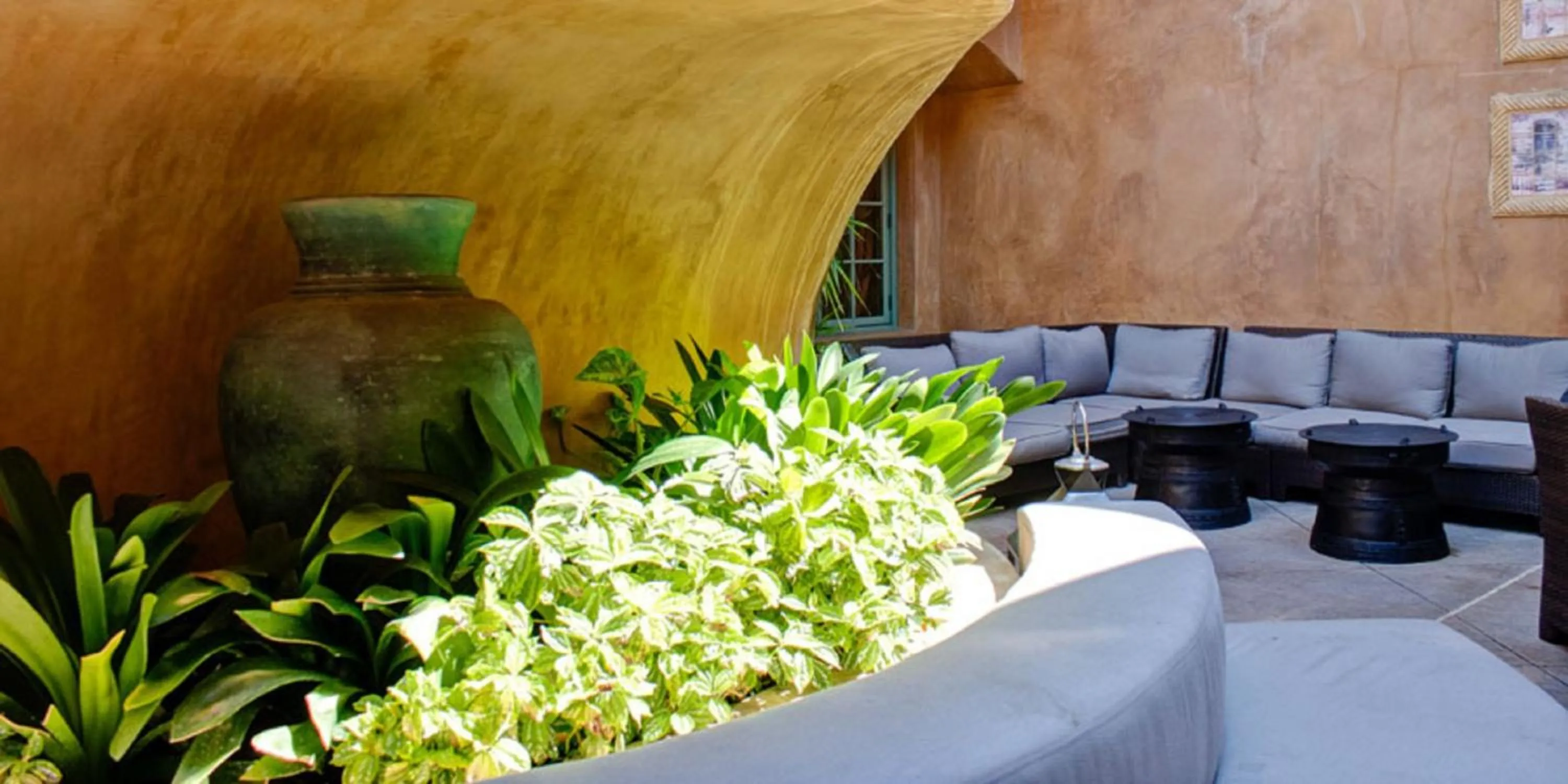 Restaurant/places to eat in Hotel Los Gatos