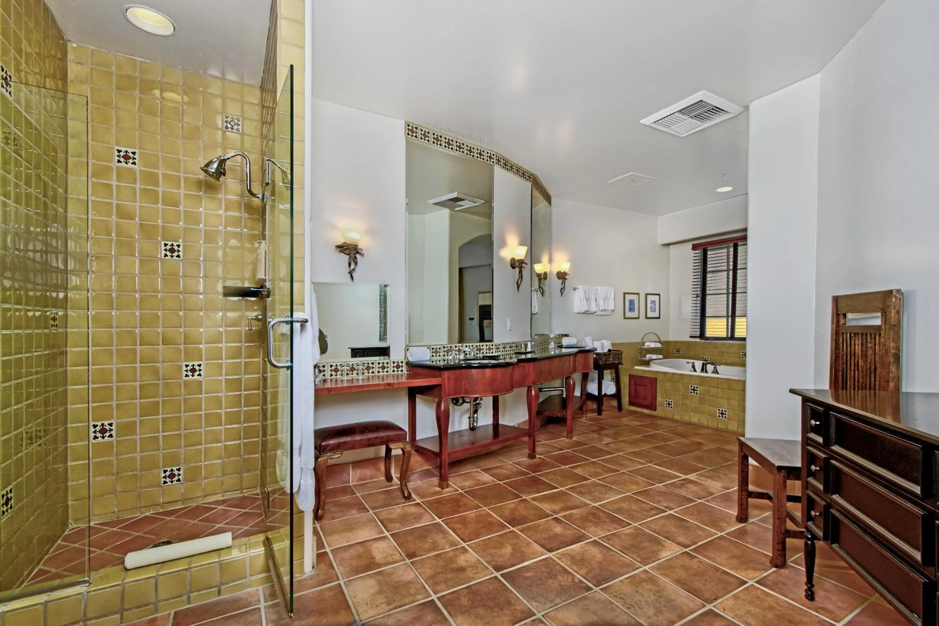 Bathroom in Hotel Los Gatos