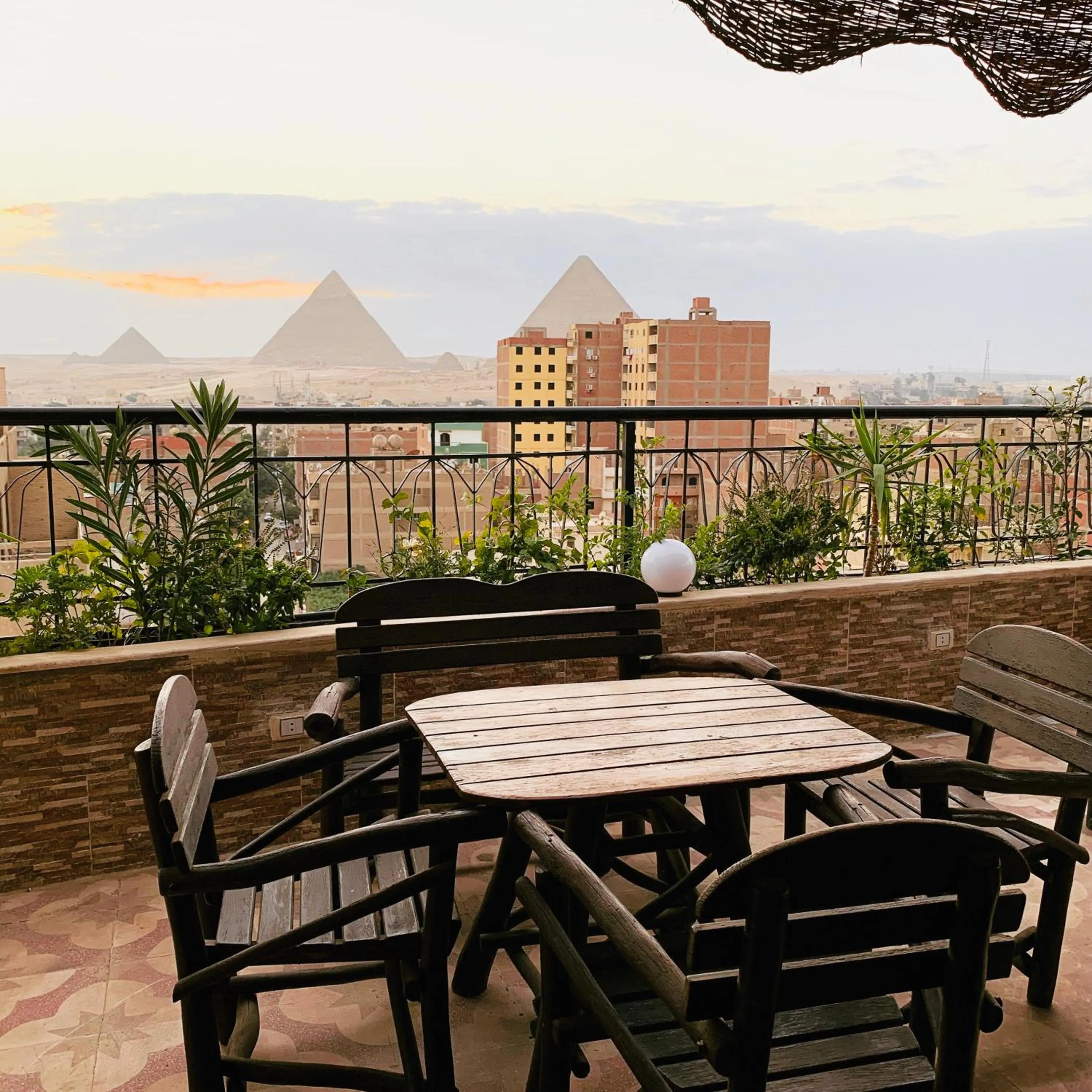 Patio in Draz pyramids view Bed & breakfast