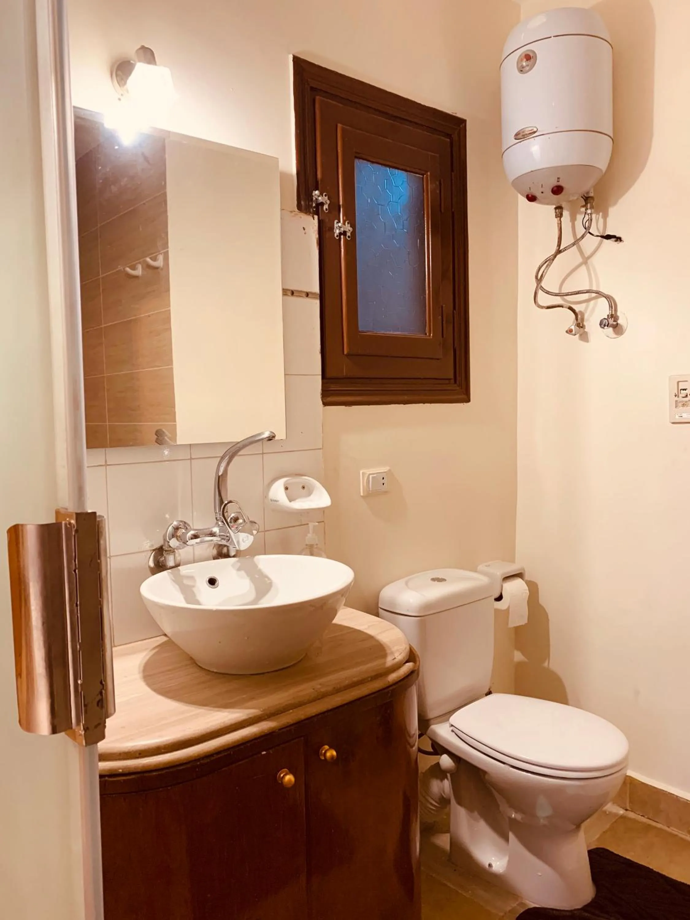 Bathroom in Draz pyramids view Bed & breakfast