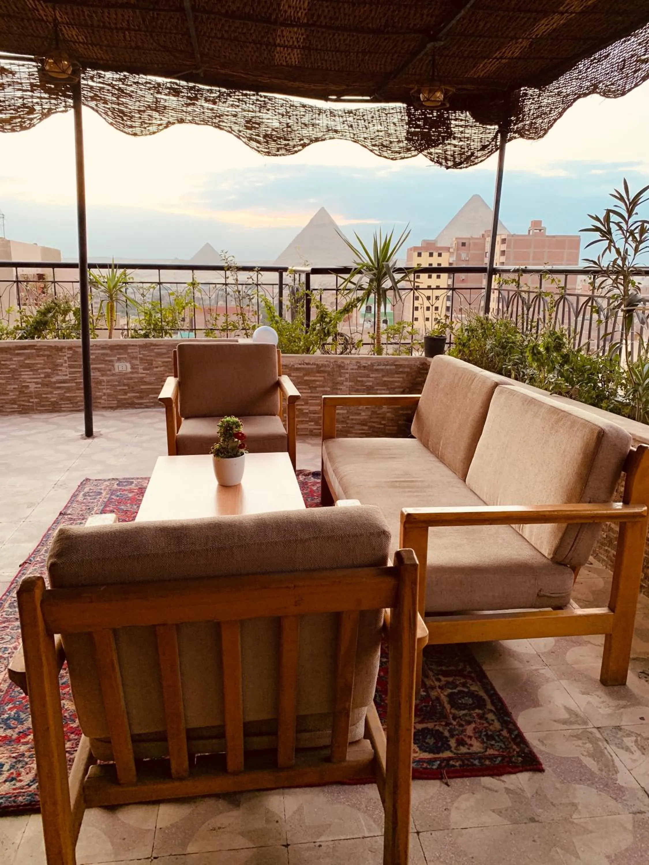 Patio in Draz pyramids view Bed & breakfast